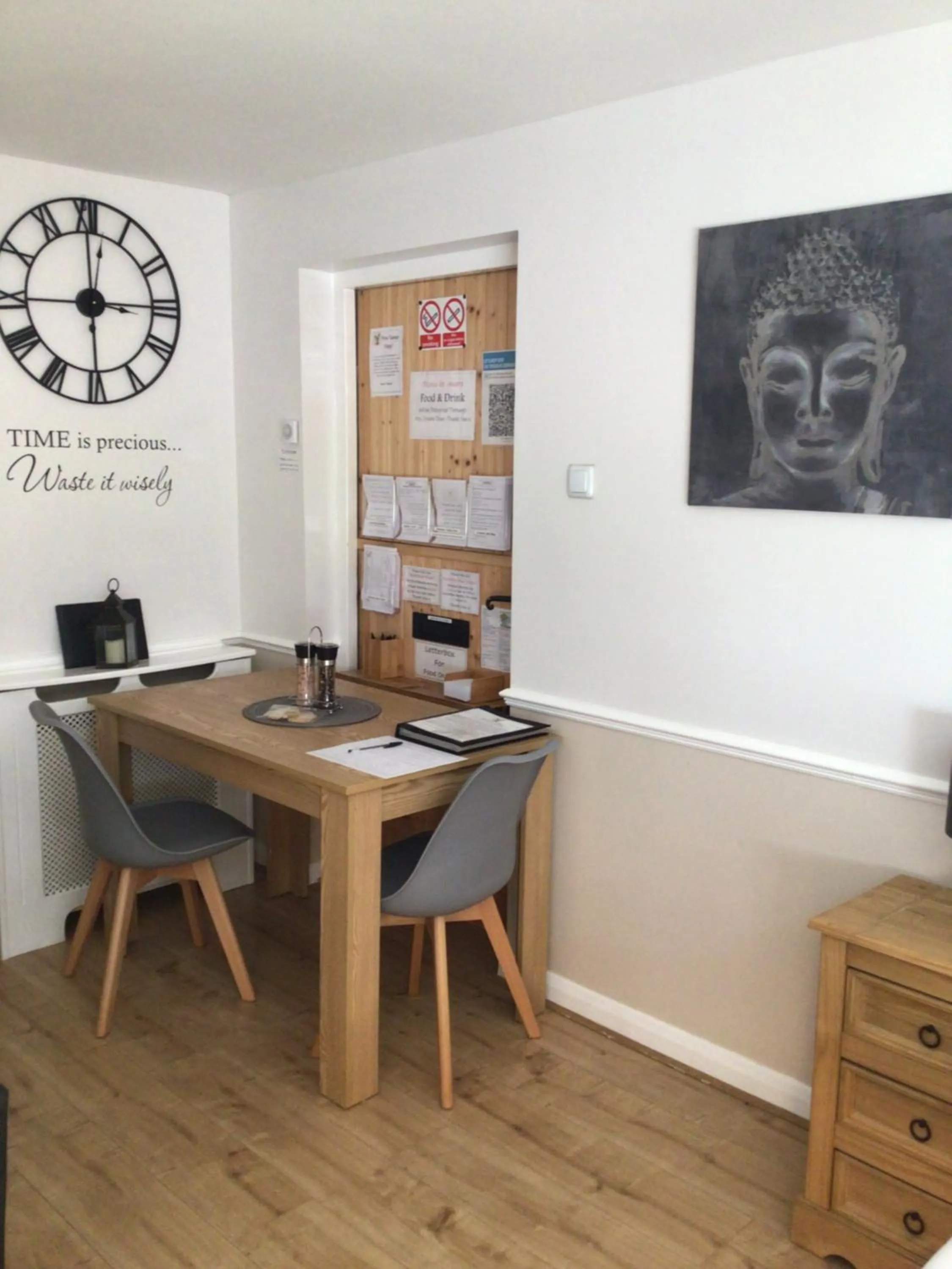 Dining area in Meerkat Manor