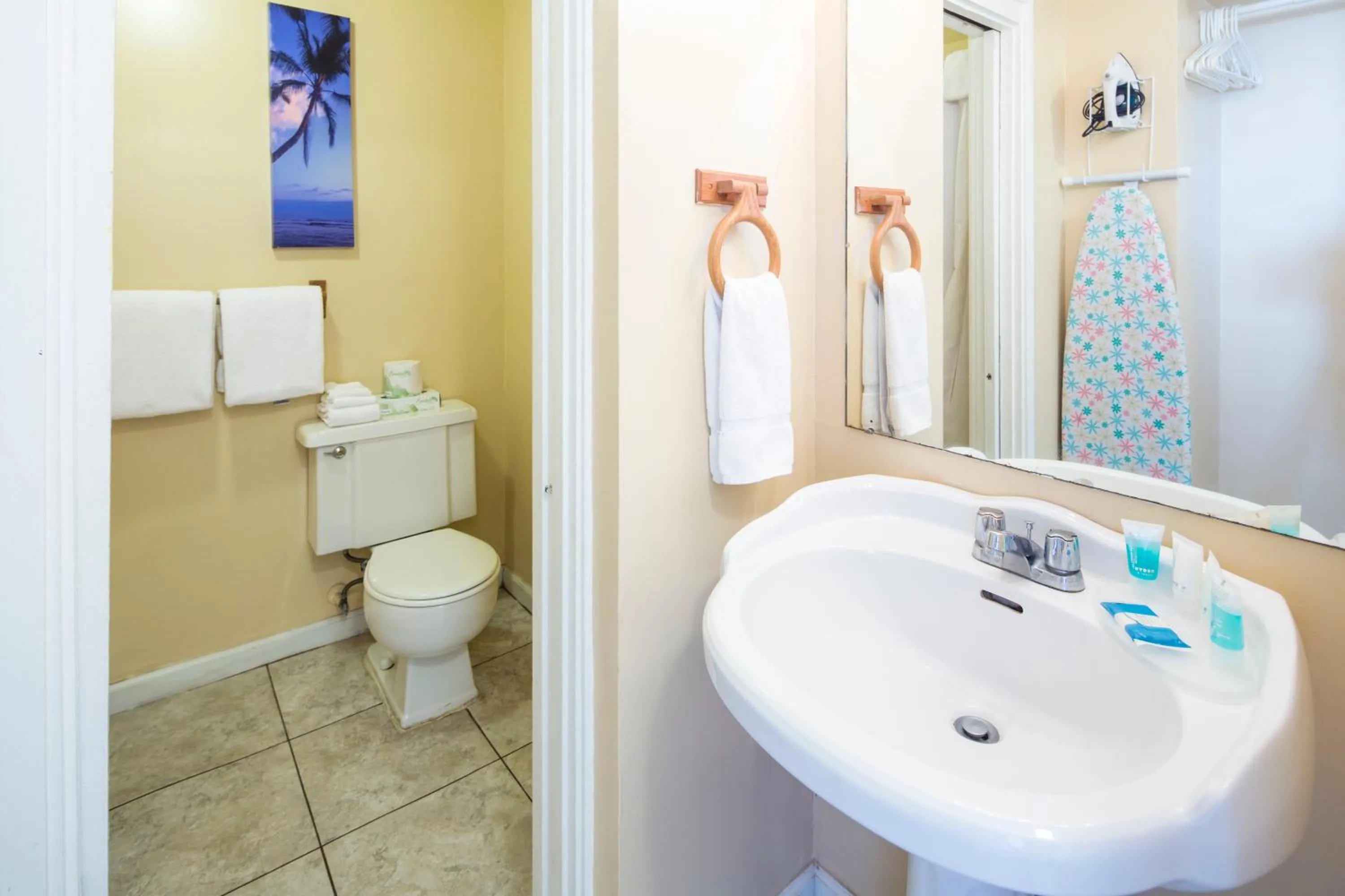 Bathroom in Castle at Waikīkī Grand