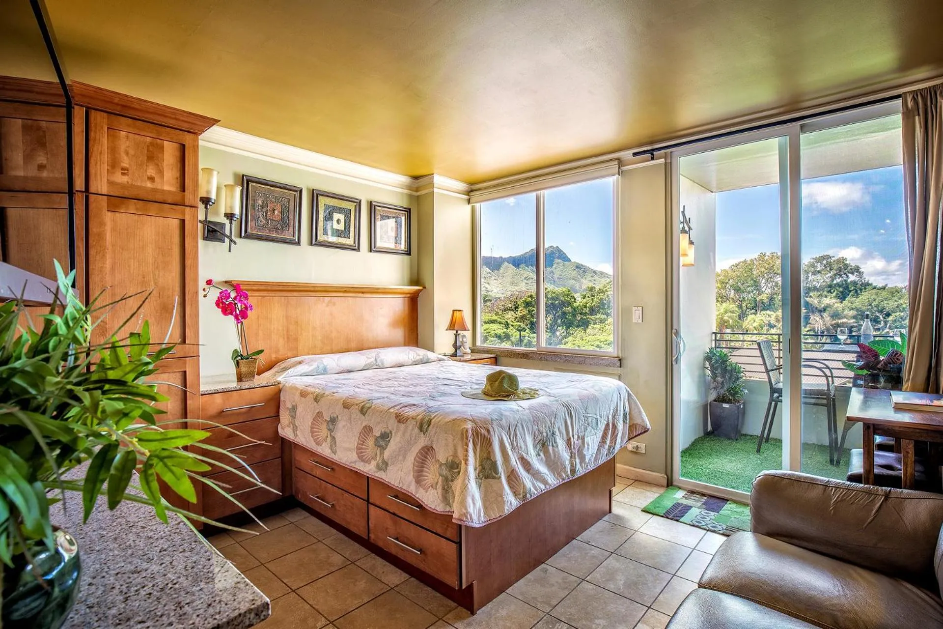 Ocean View Studio with Kitchenette in Castle at Waikīkī Grand