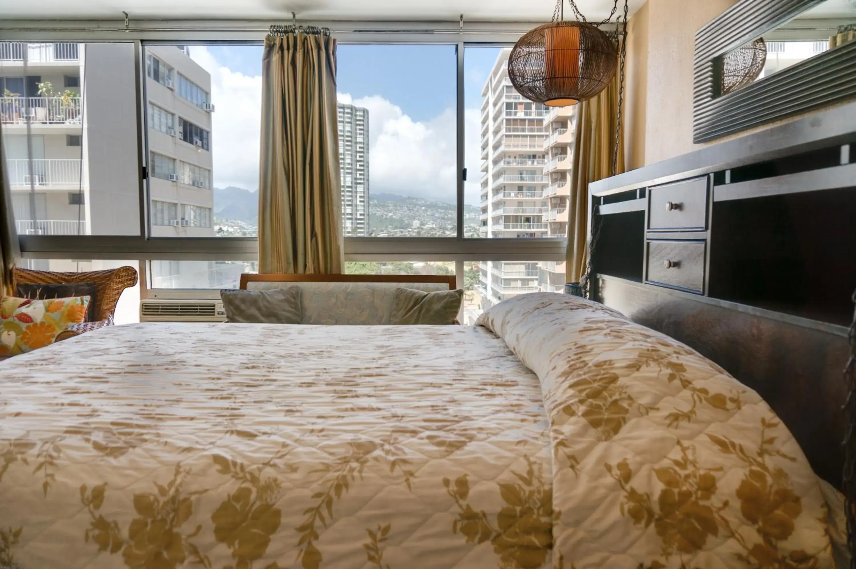 Photo of the whole room, Bed in Castle at Waikīkī Grand Photo of the whole room, Bed in Castle at Waikīkī Grand