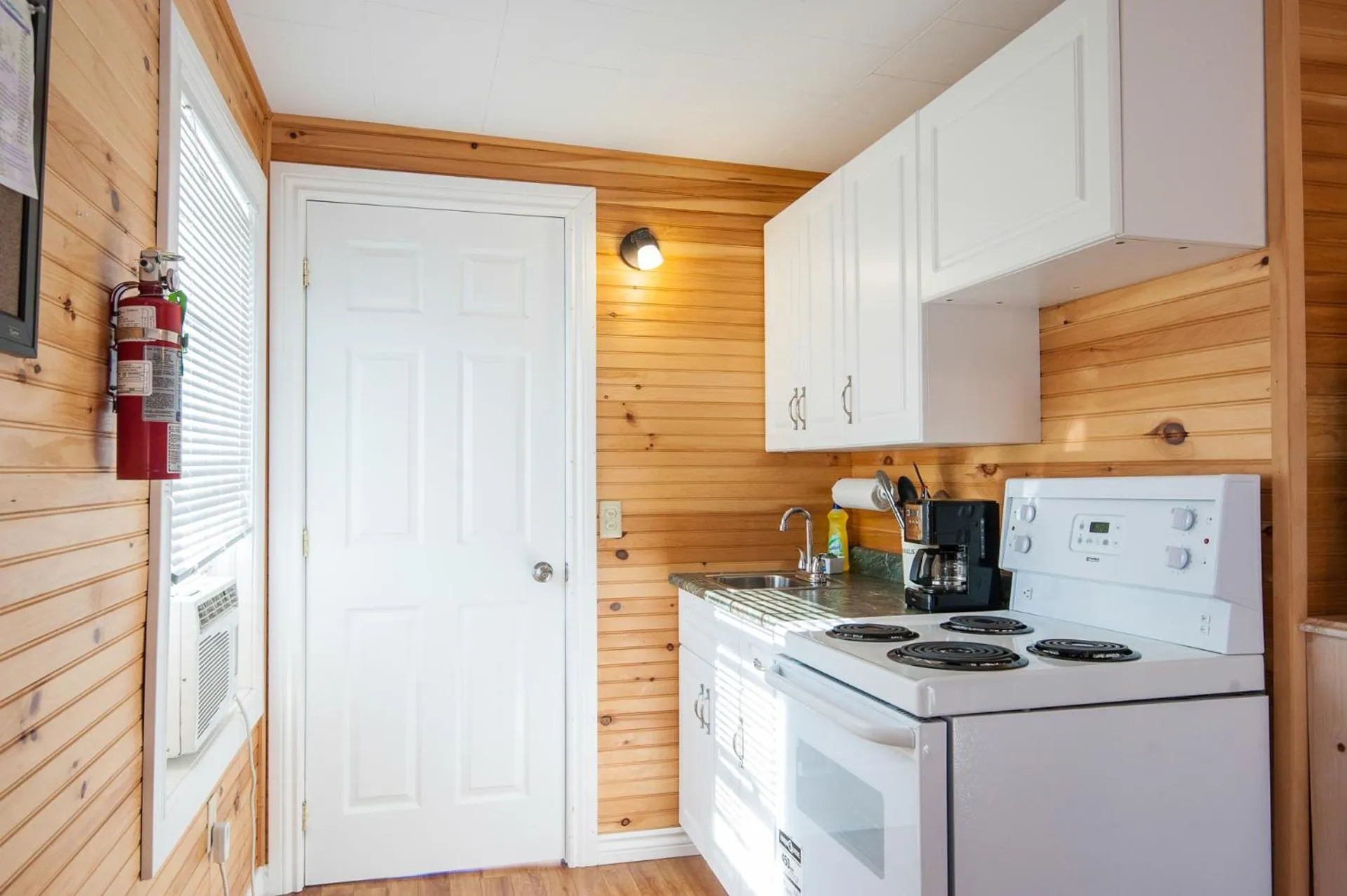 Kitchen or kitchenette in Cavendish Lodge & Cottages