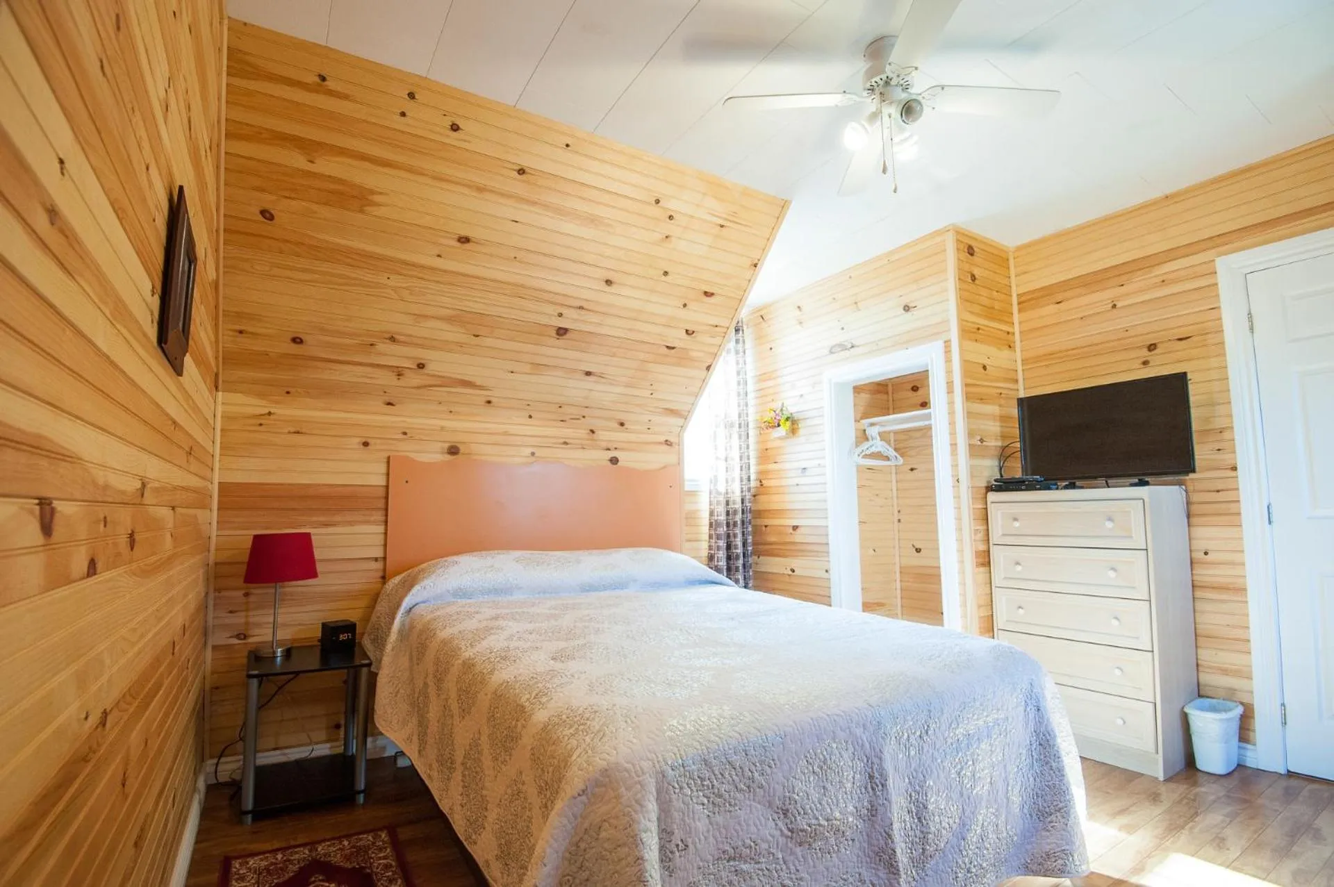 Bedroom, Bed in Cavendish Lodge & Cottages