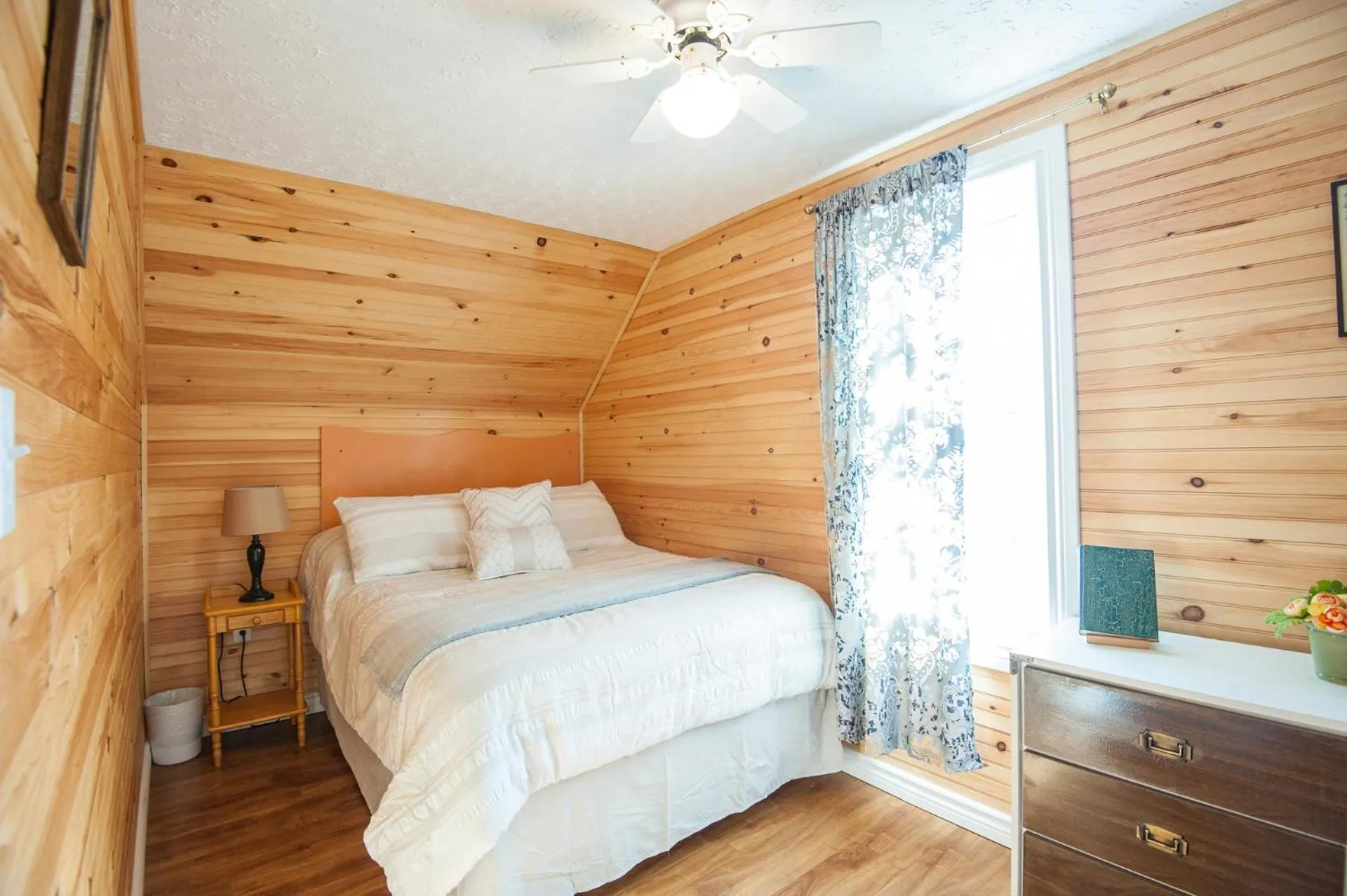Bedroom, Bed in Cavendish Lodge & Cottages