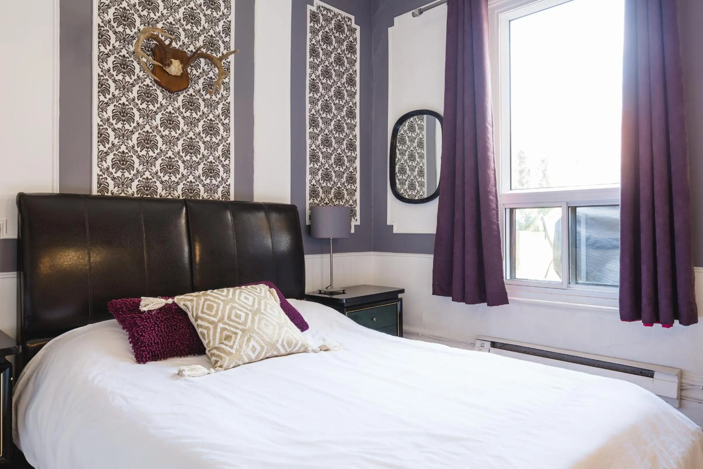 Bed in MtlVacationRentals - Appartements Plateau-Mont-Royal