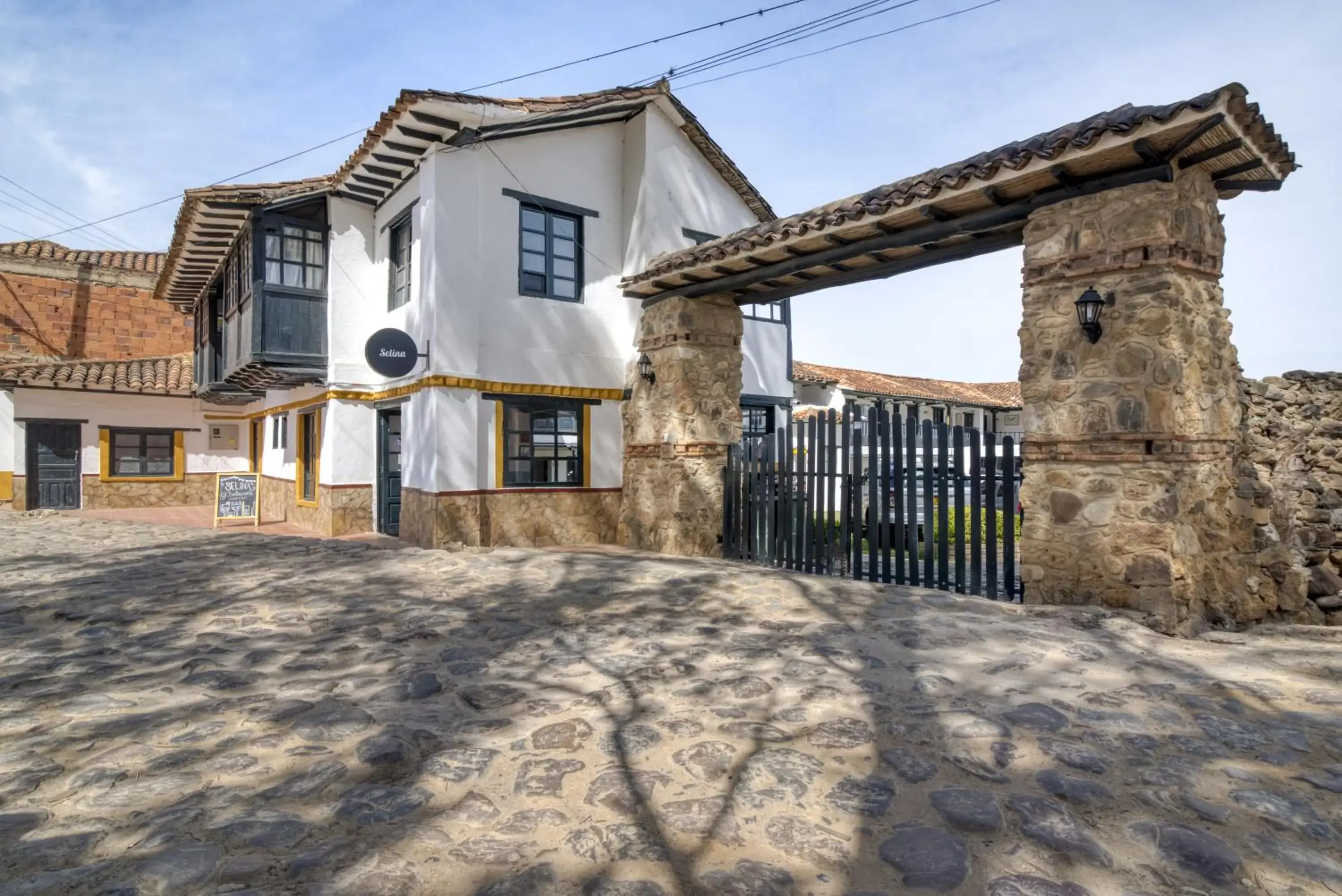 Property building in Hotel Aceitunos Property building in Hotel Aceitunos