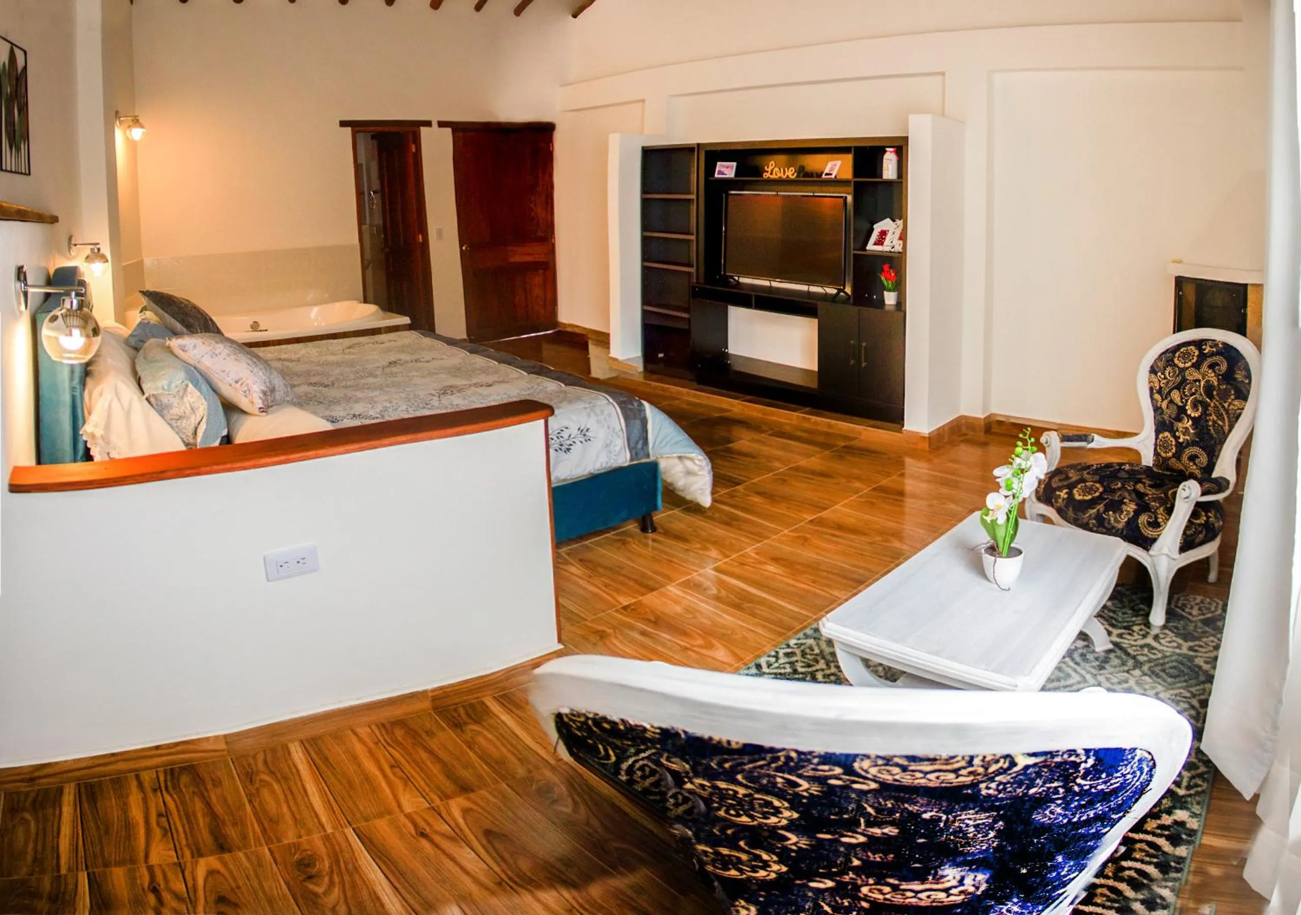 TV and multimedia, Bed in Hotel Bahía Olivo Boutique & Spa