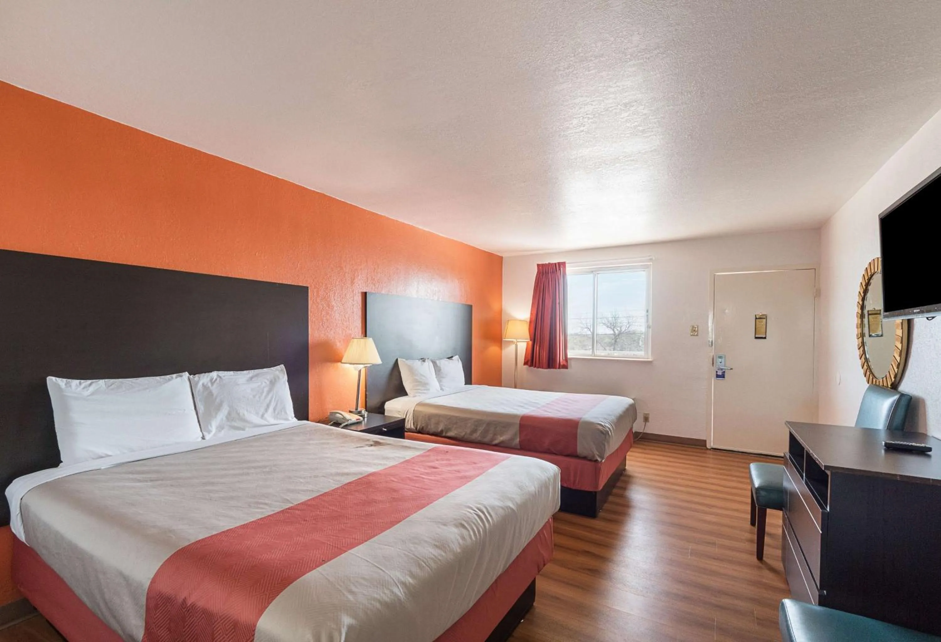 Photo of the whole room, Bed in Motel 6 San Antonio TX I10 West