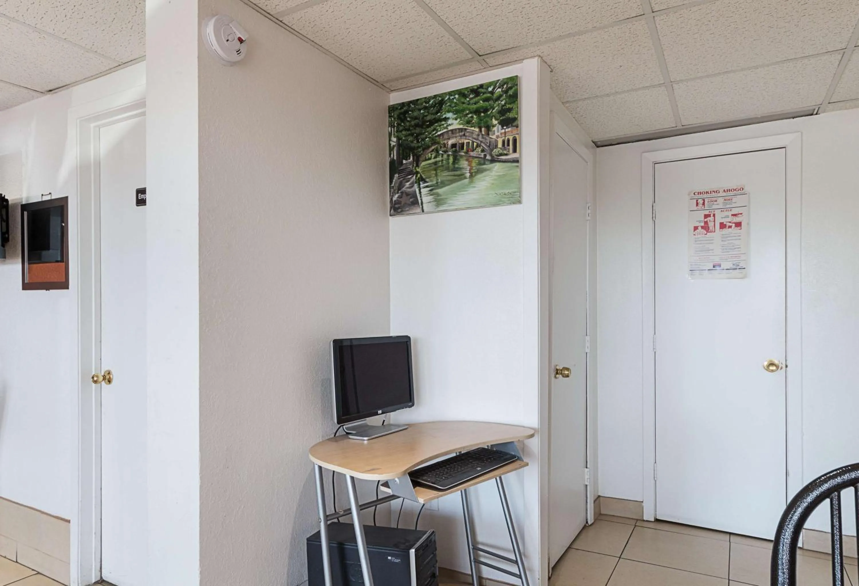 Business facilities in Motel 6 San Antonio TX I10 West