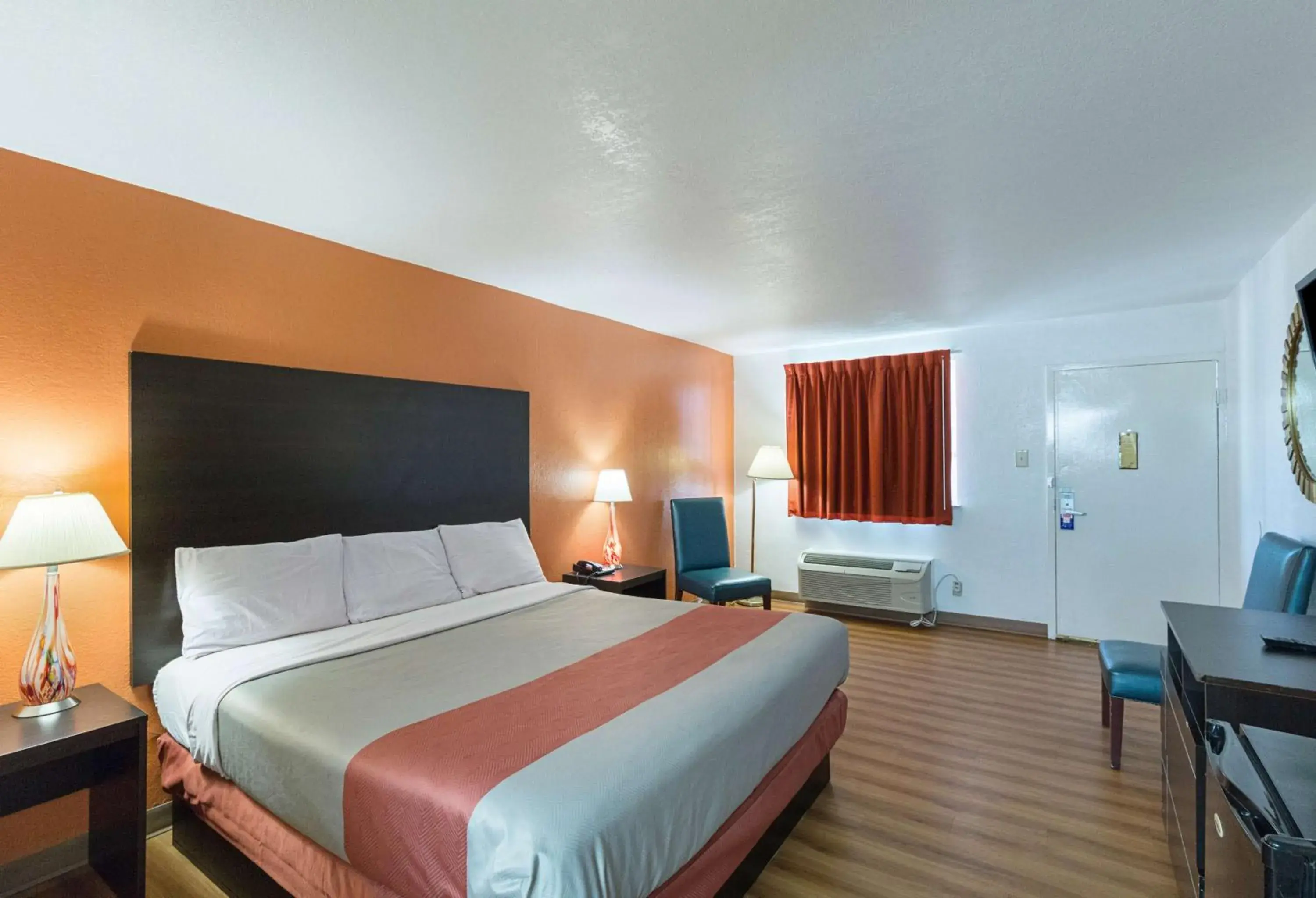 Photo of the whole room, Bed in Motel 6 San Antonio TX I10 West Photo of the whole room, Bed in Motel 6 San Antonio TX I10 West