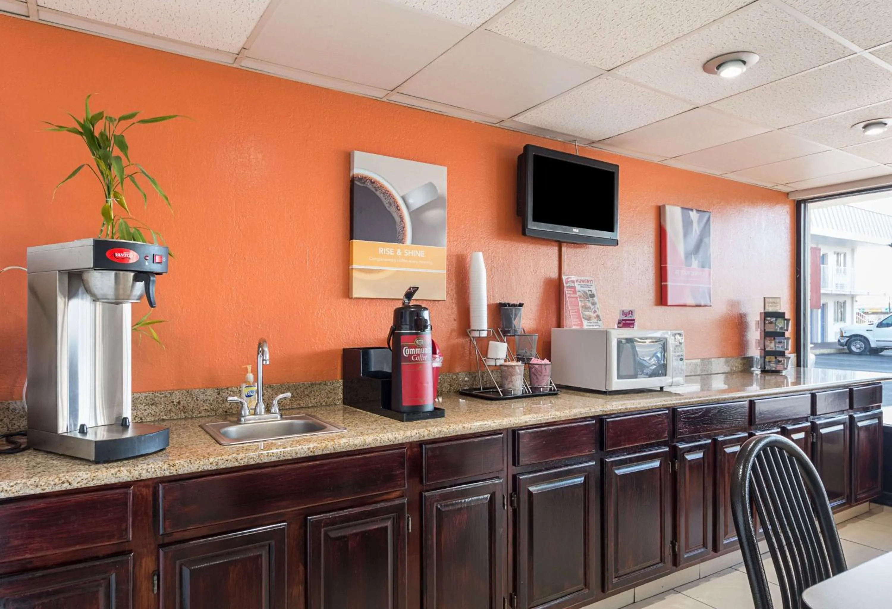 Property building in Motel 6 San Antonio TX I10 West