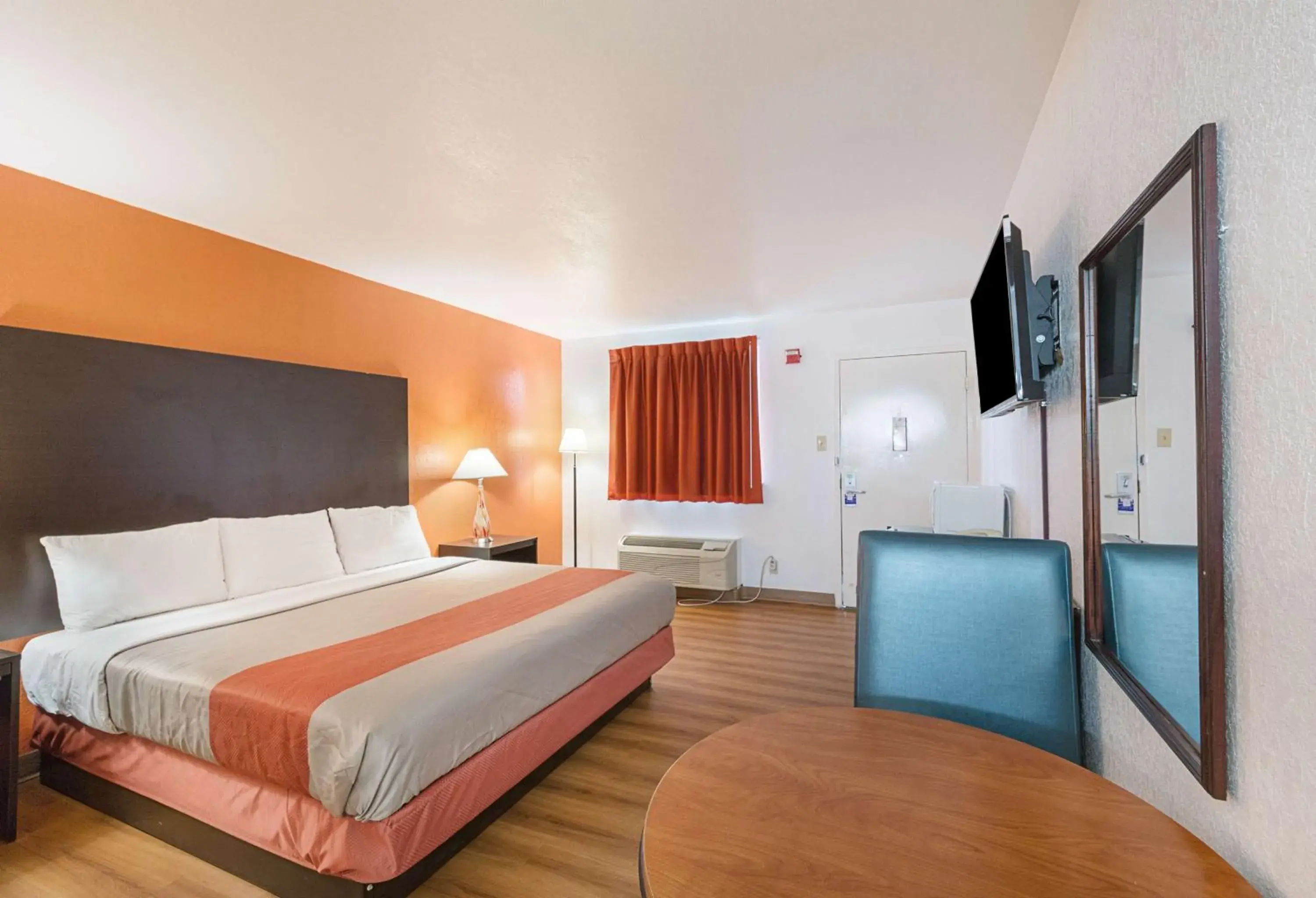 Photo of the whole room, Bed in Motel 6 San Antonio TX I10 West Photo of the whole room, Bed in Motel 6 San Antonio TX I10 West