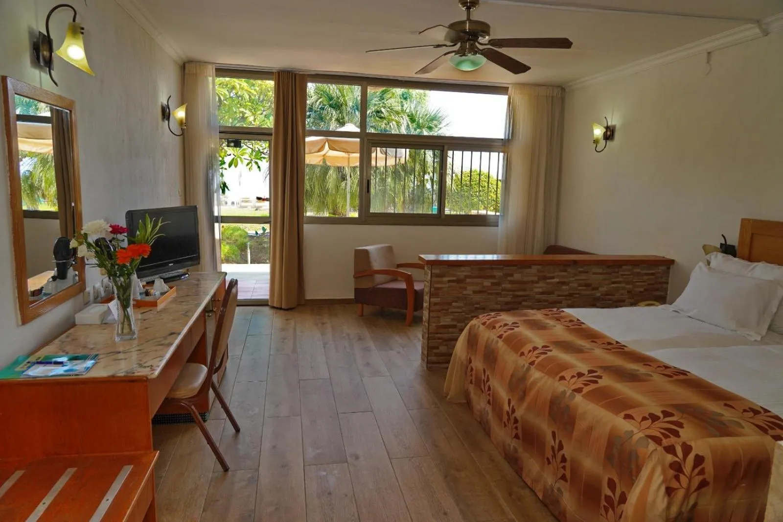 Photo of the whole room, Bed in Ron Beach Hotel