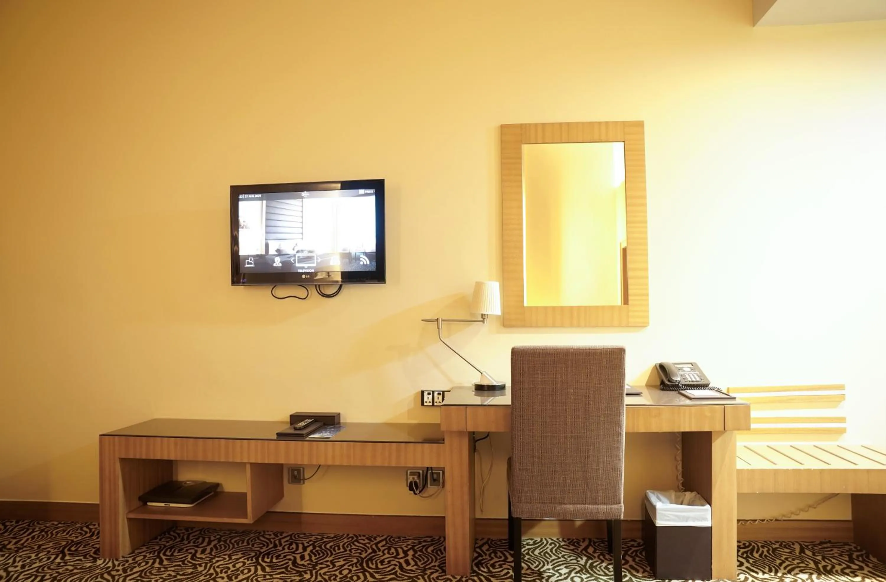 Evening entertainment in Copthorne Hotel Sharjah