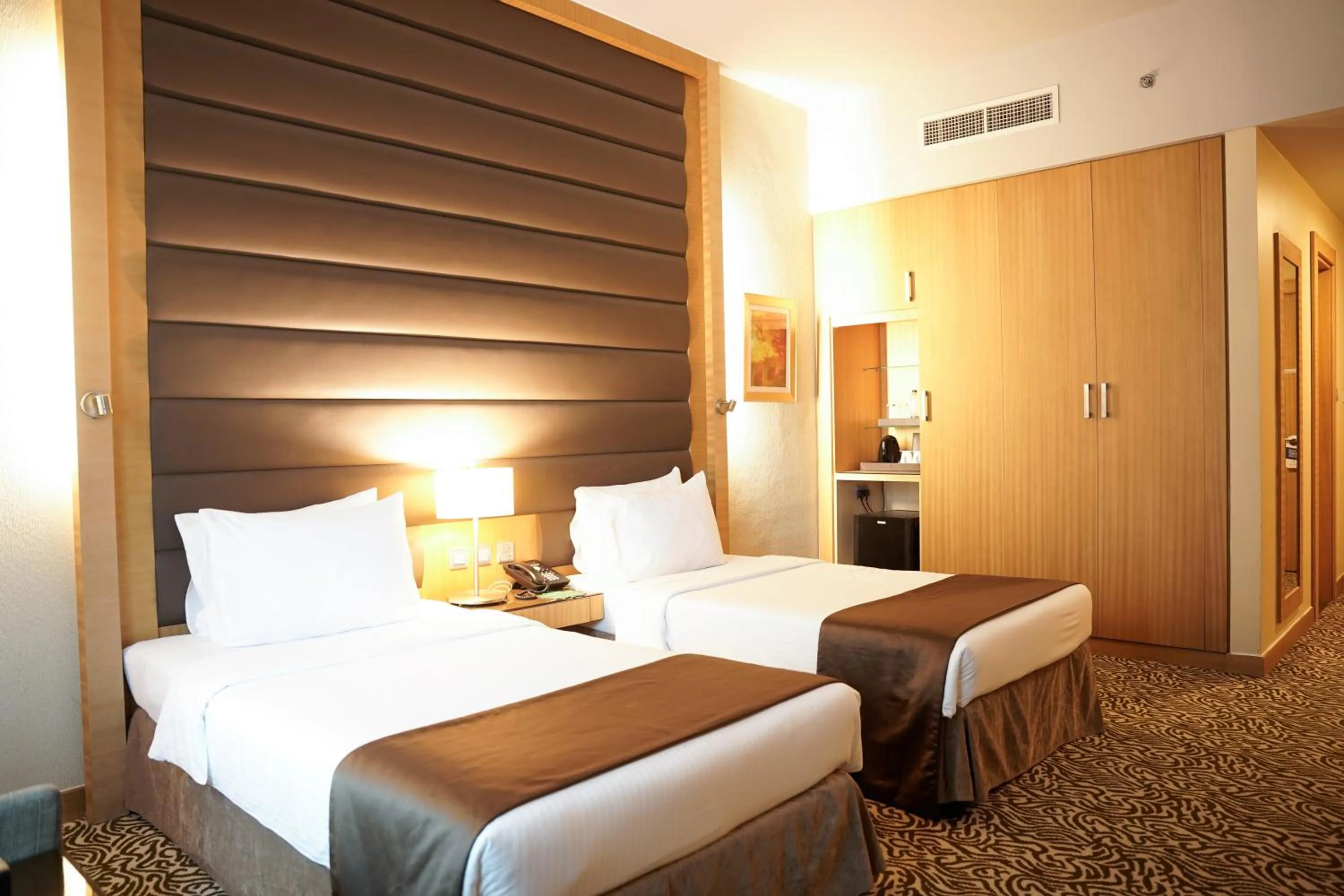 Bedroom, Bed in Copthorne Hotel Sharjah