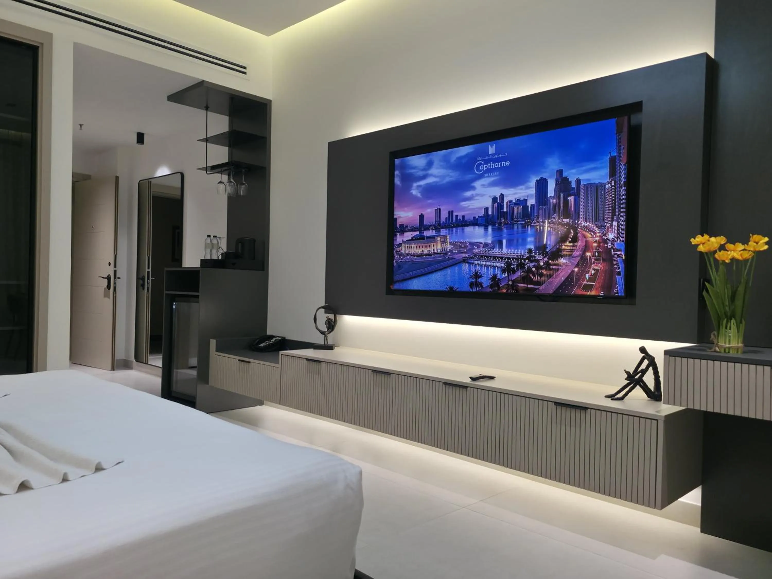 TV and multimedia, Bed in Copthorne Hotel Sharjah