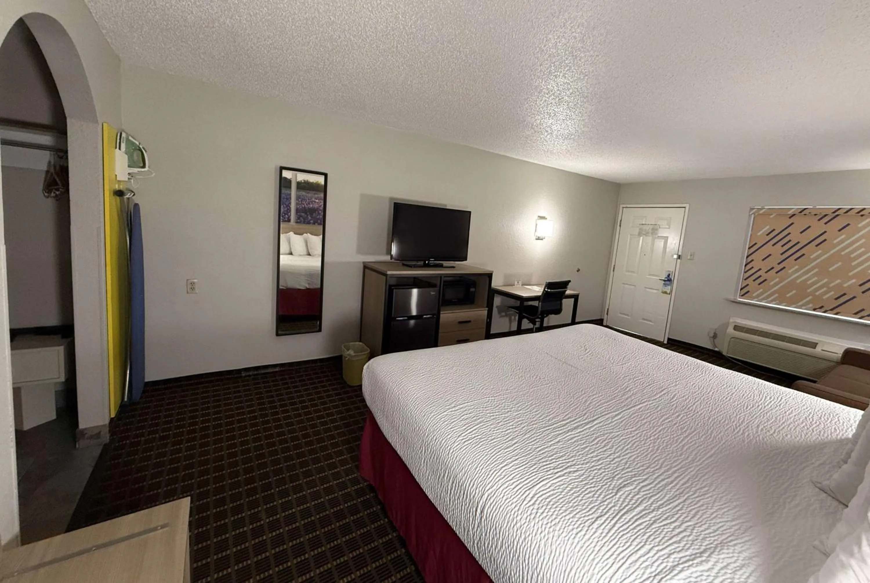 Photo of the whole room, Bed in Days Inn by Wyndham San Antonio Interstate Hwy 35 North