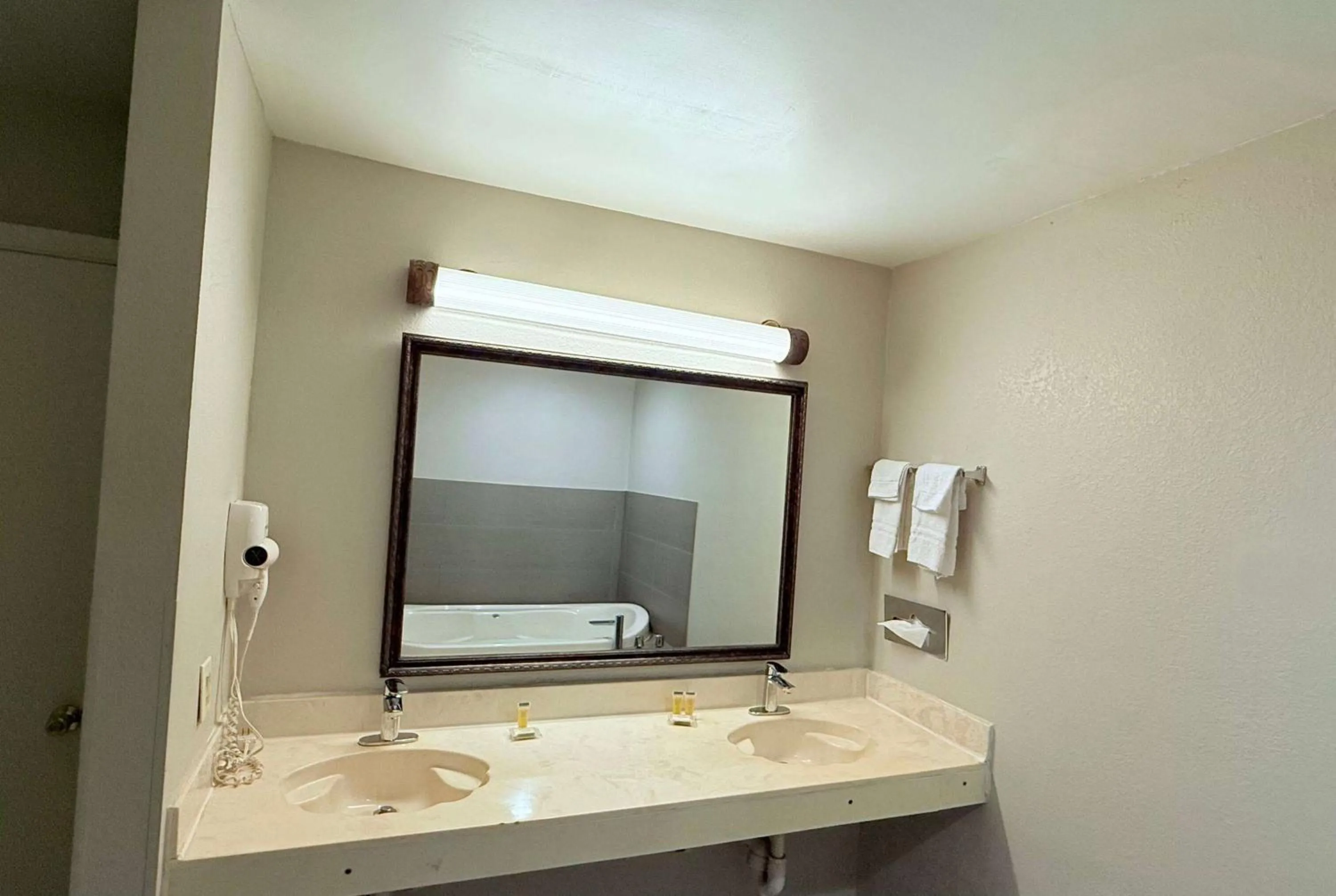 Bathroom in Days Inn by Wyndham San Antonio Interstate Hwy 35 North