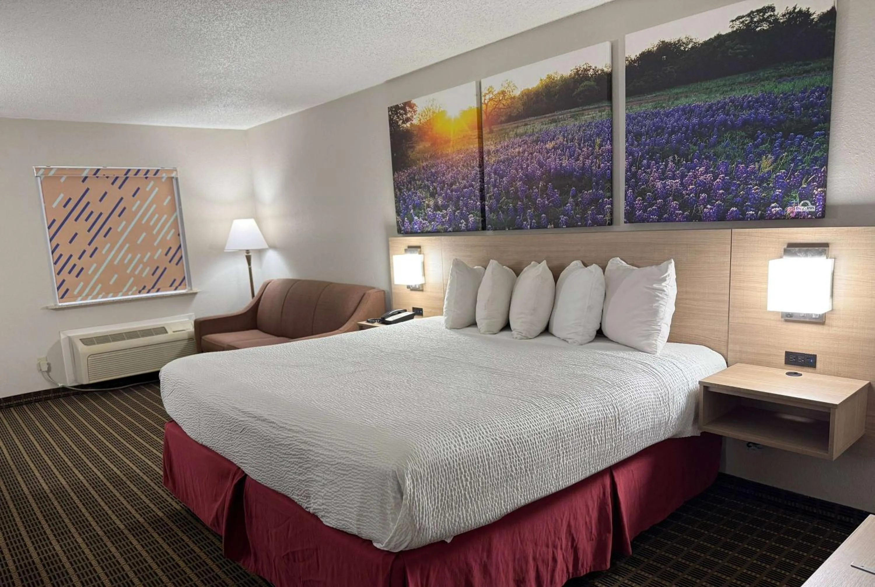 Photo of the whole room, Bed in Days Inn by Wyndham San Antonio Interstate Hwy 35 North