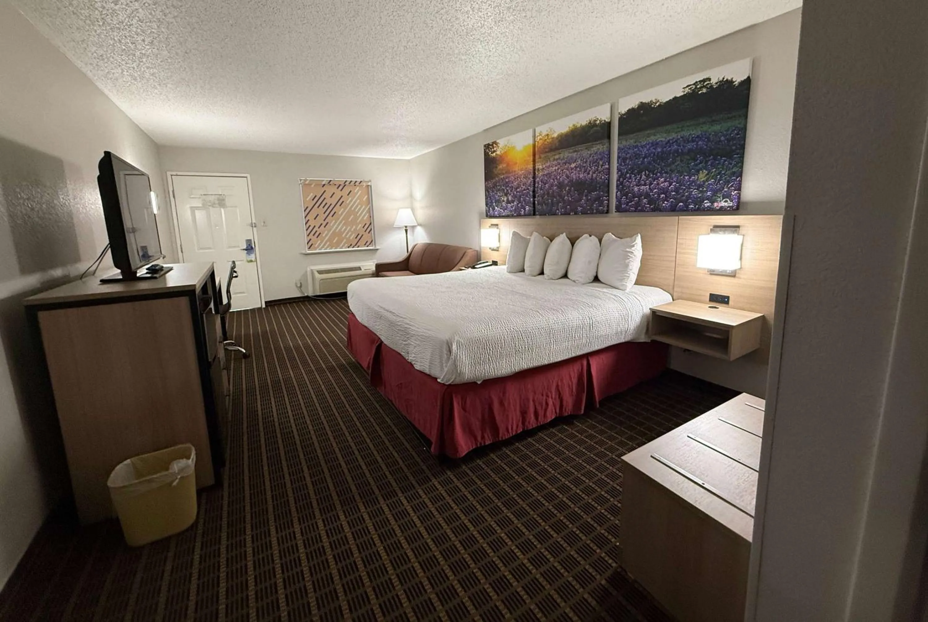 Photo of the whole room, Bed in Days Inn by Wyndham San Antonio Interstate Hwy 35 North