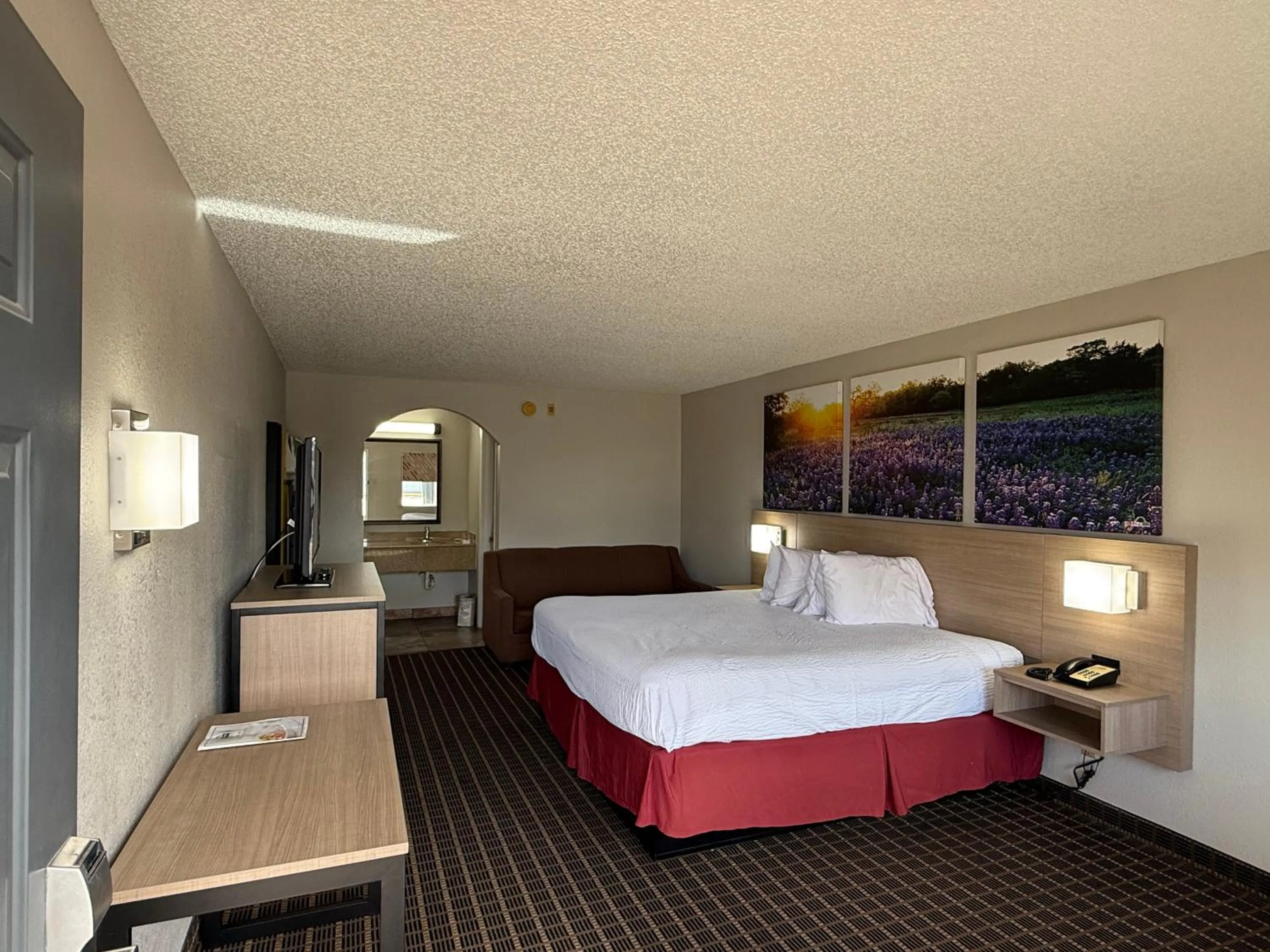 Photo of the whole room, Bed in Days Inn by Wyndham San Antonio Interstate Hwy 35 North