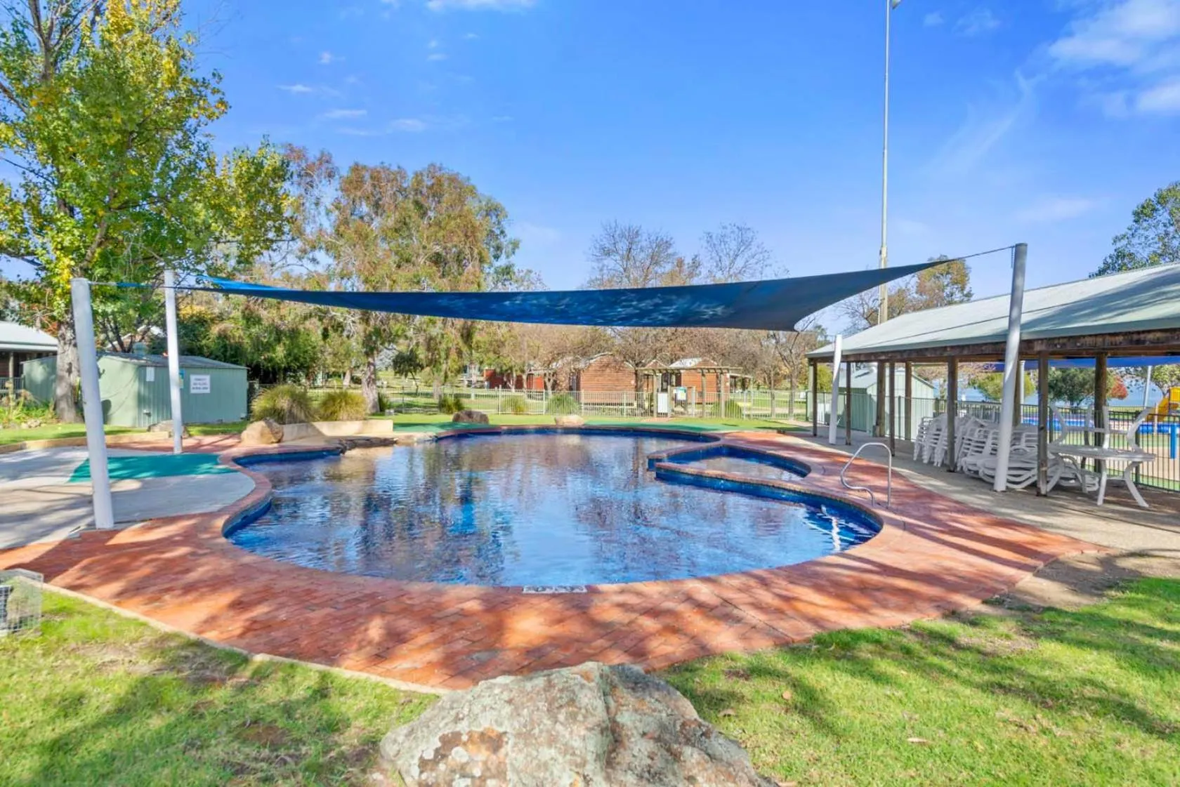 Swimming pool in Lake Hume Holiday Park