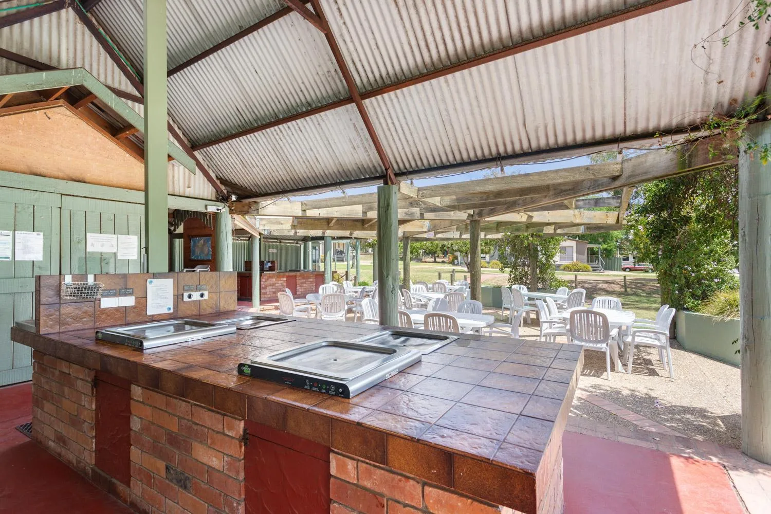 BBQ facilities in Lake Hume Holiday Park