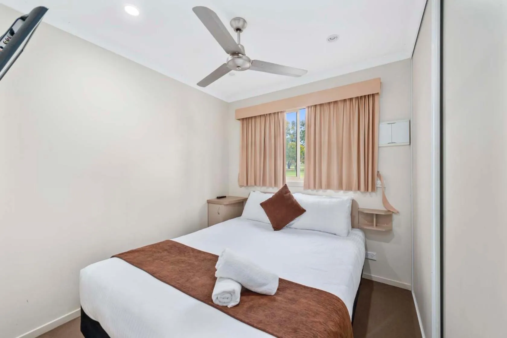 Bed in Lake Hume Holiday Park