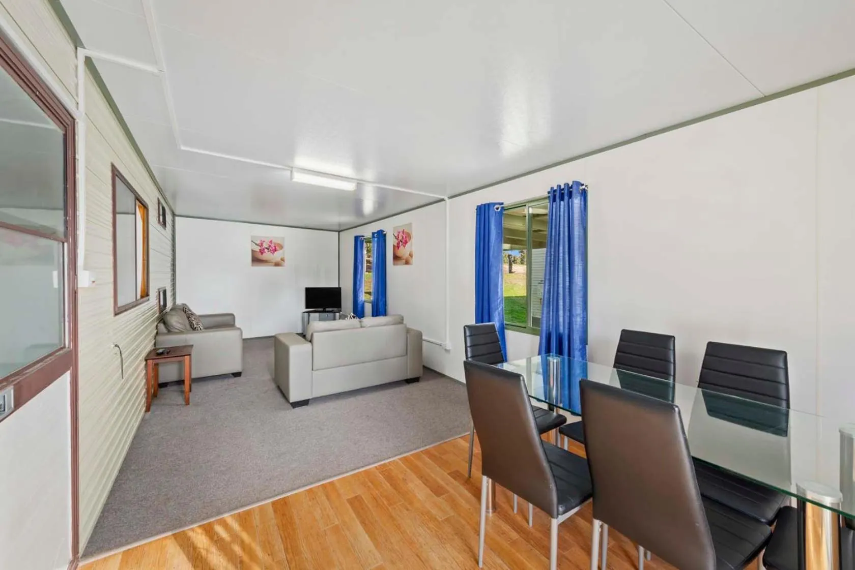 Living room in Lake Hume Holiday Park