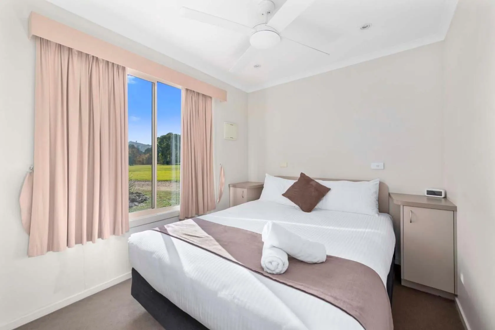 Bed in Lake Hume Holiday Park