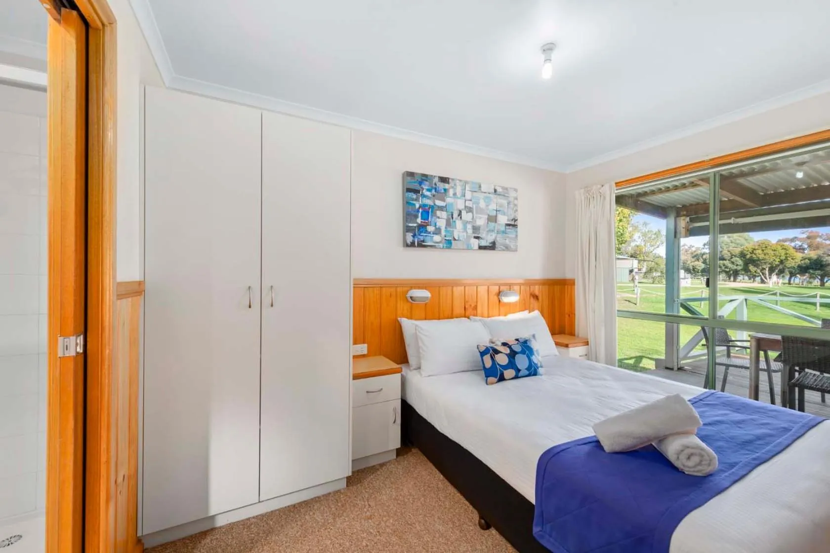 Bed in Lake Hume Holiday Park