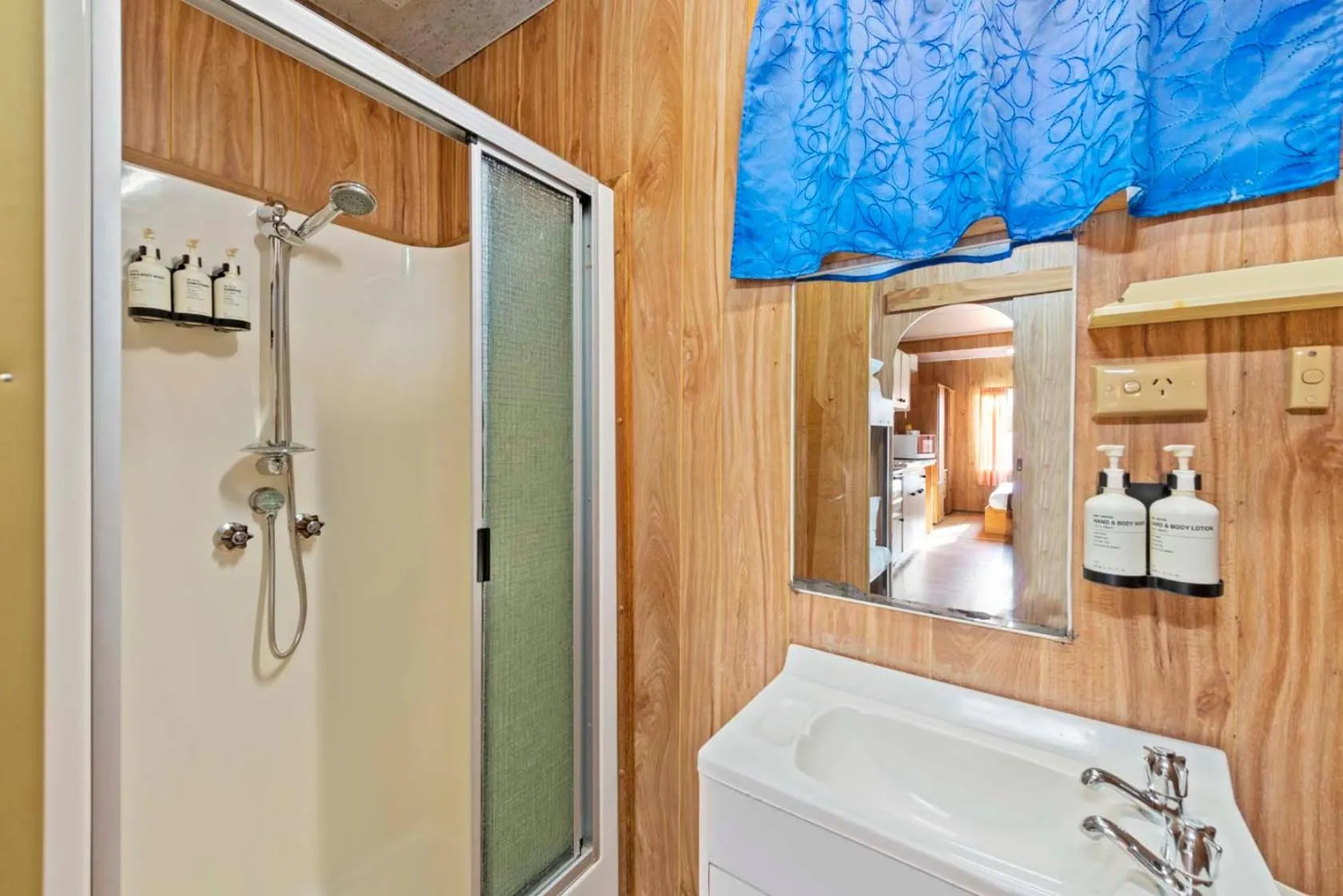 Shower in Lake Hume Holiday Park
