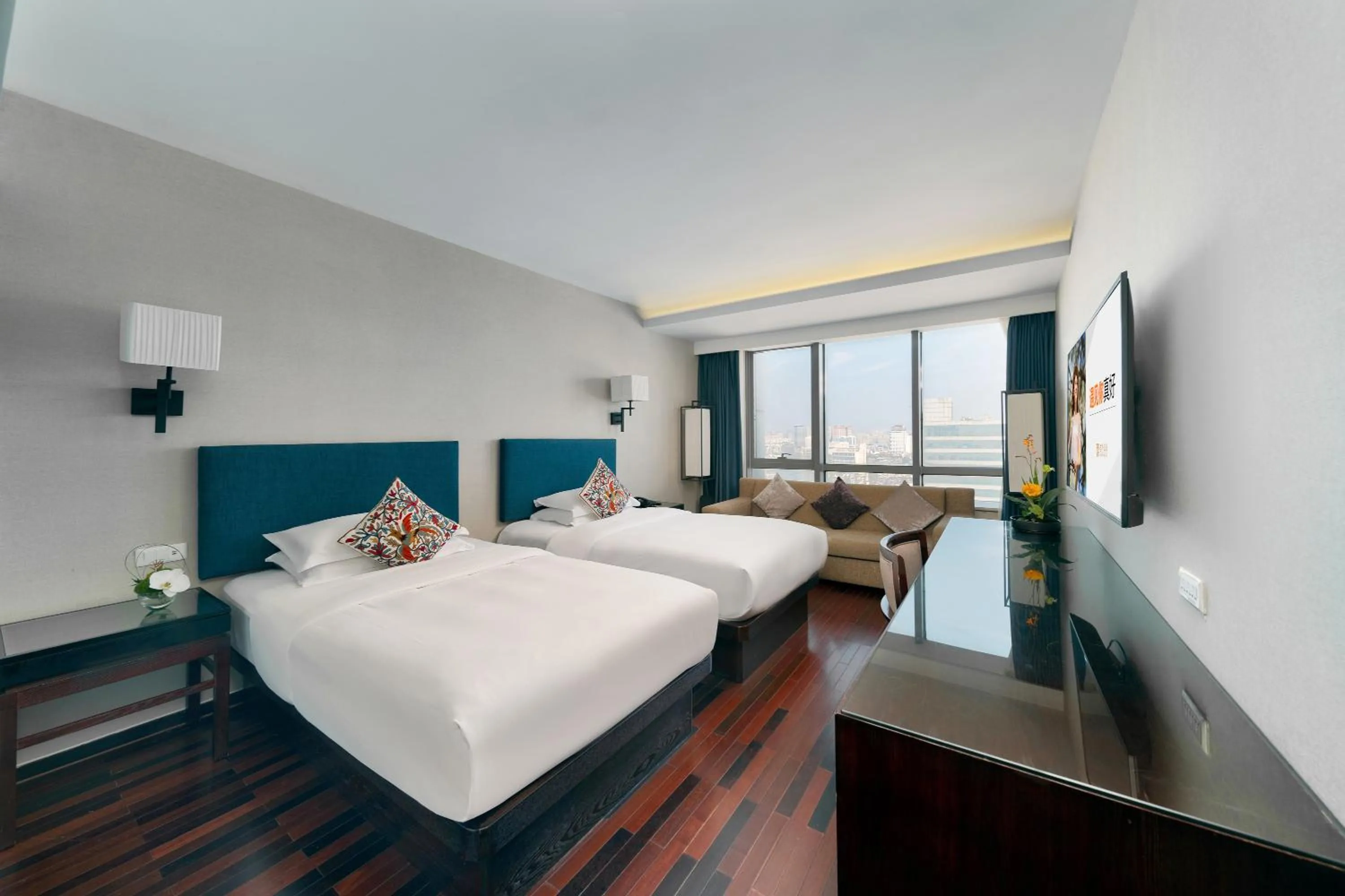Photo of the whole room, Bed in SSAW Boutique Hotel Hefei Intime Centre