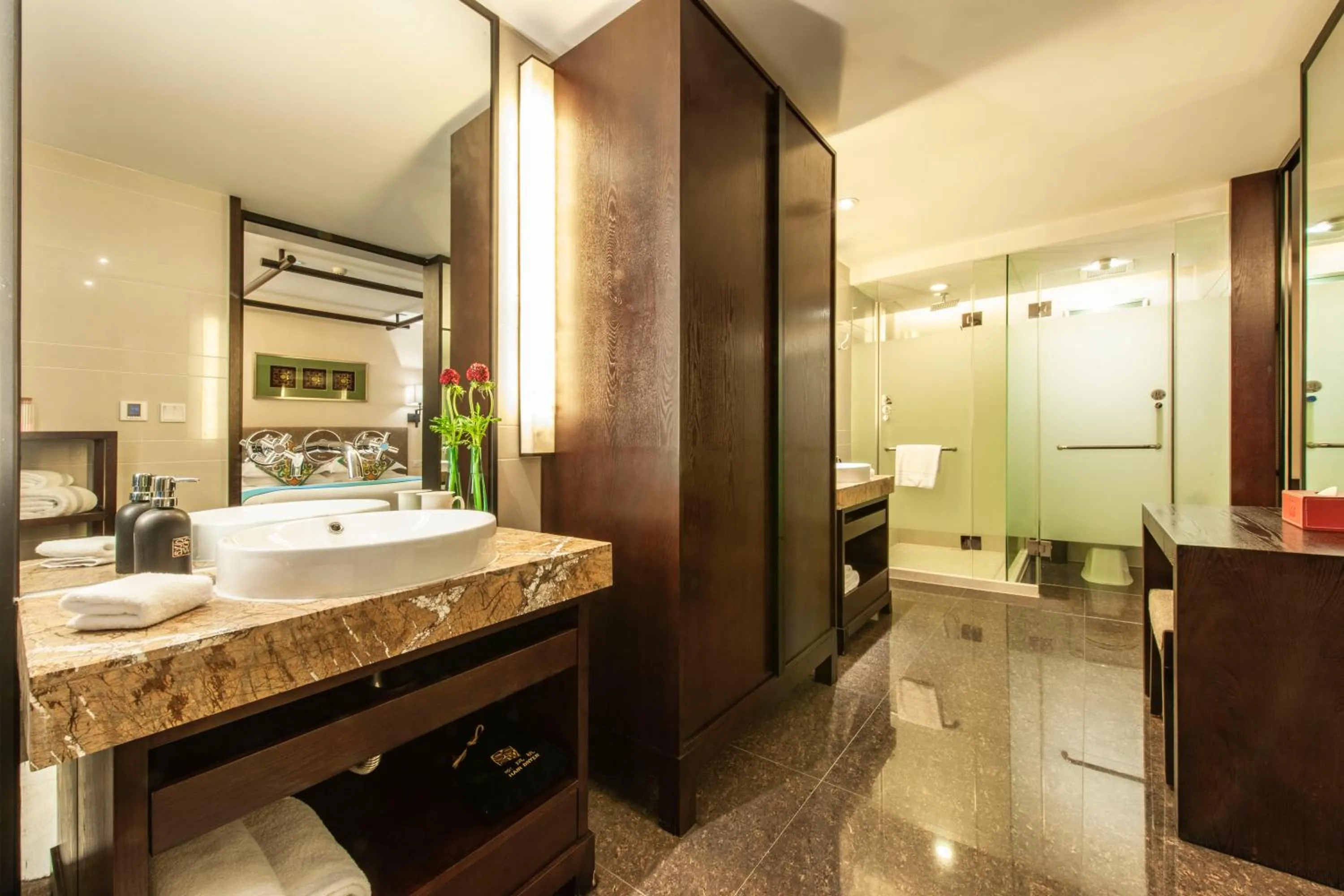 Shower in SSAW Boutique Hotel Hefei Intime Centre