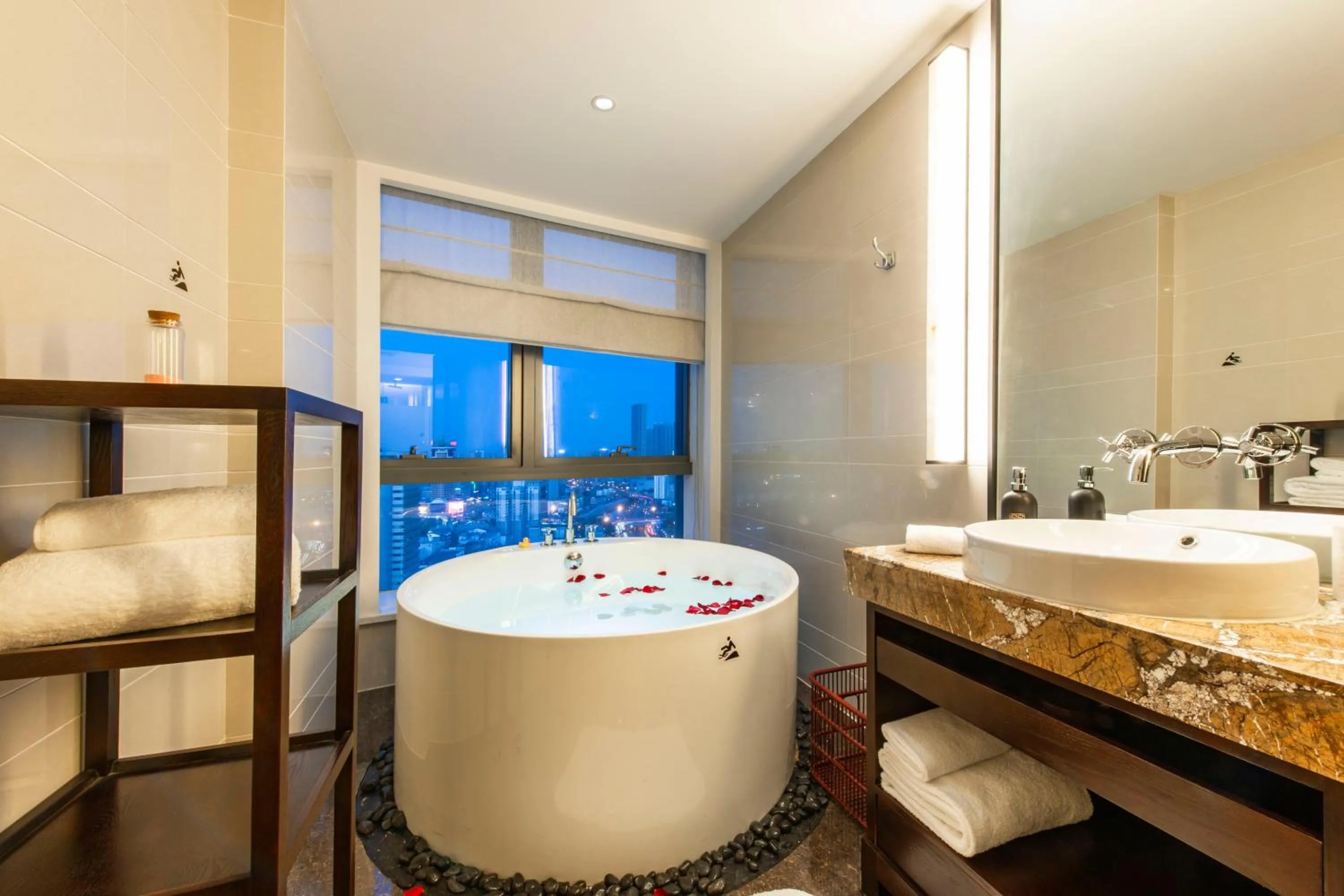 Bath in SSAW Boutique Hotel Hefei Intime Centre