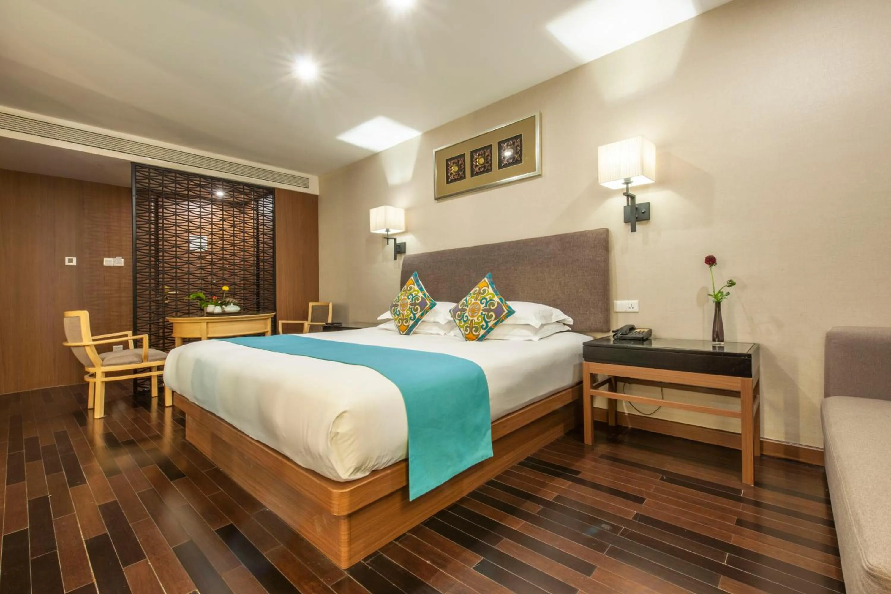 Photo of the whole room, Bed in SSAW Boutique Hotel Hefei Intime Centre