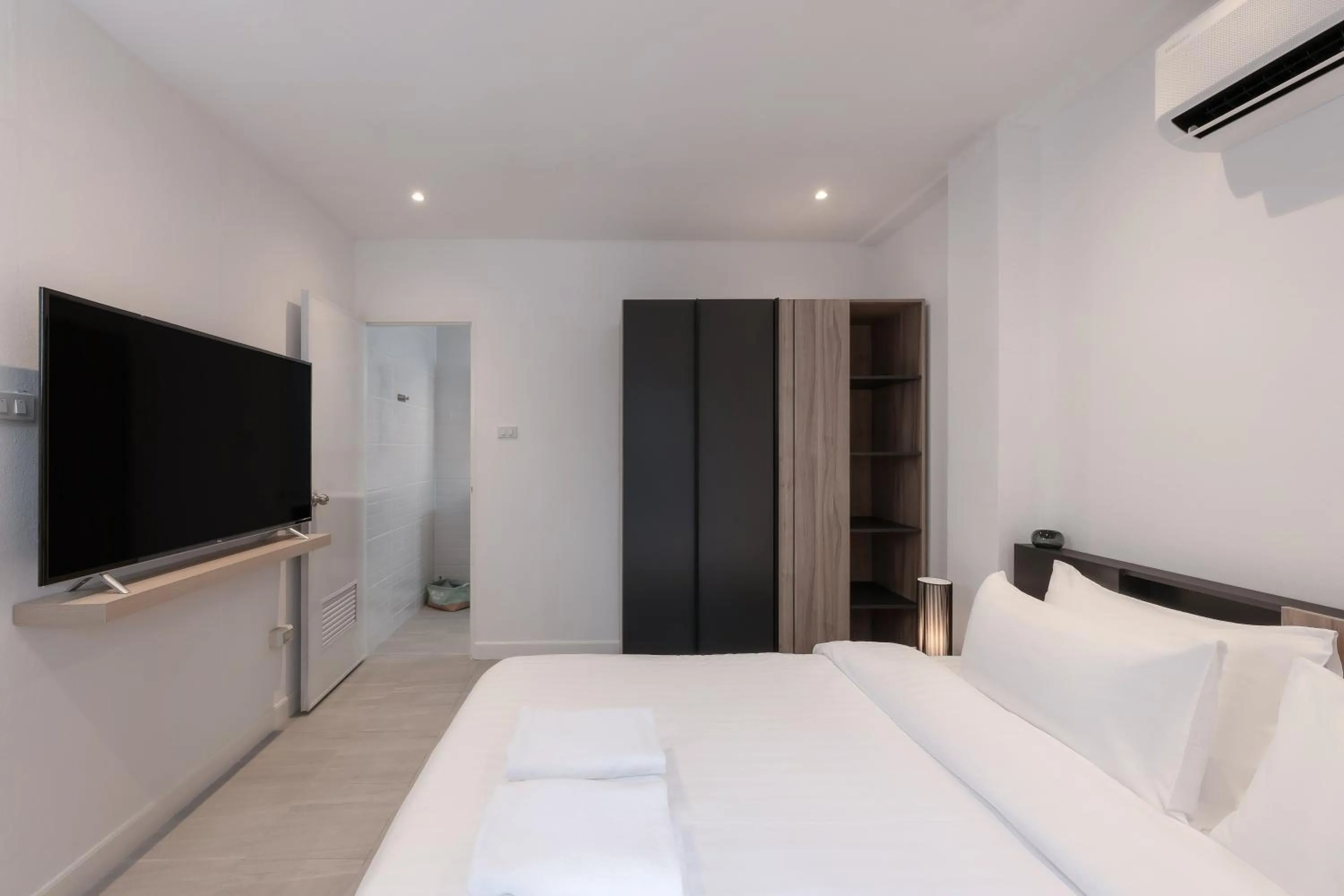 Bedroom, Bed in Orchid Paradise Homes 25