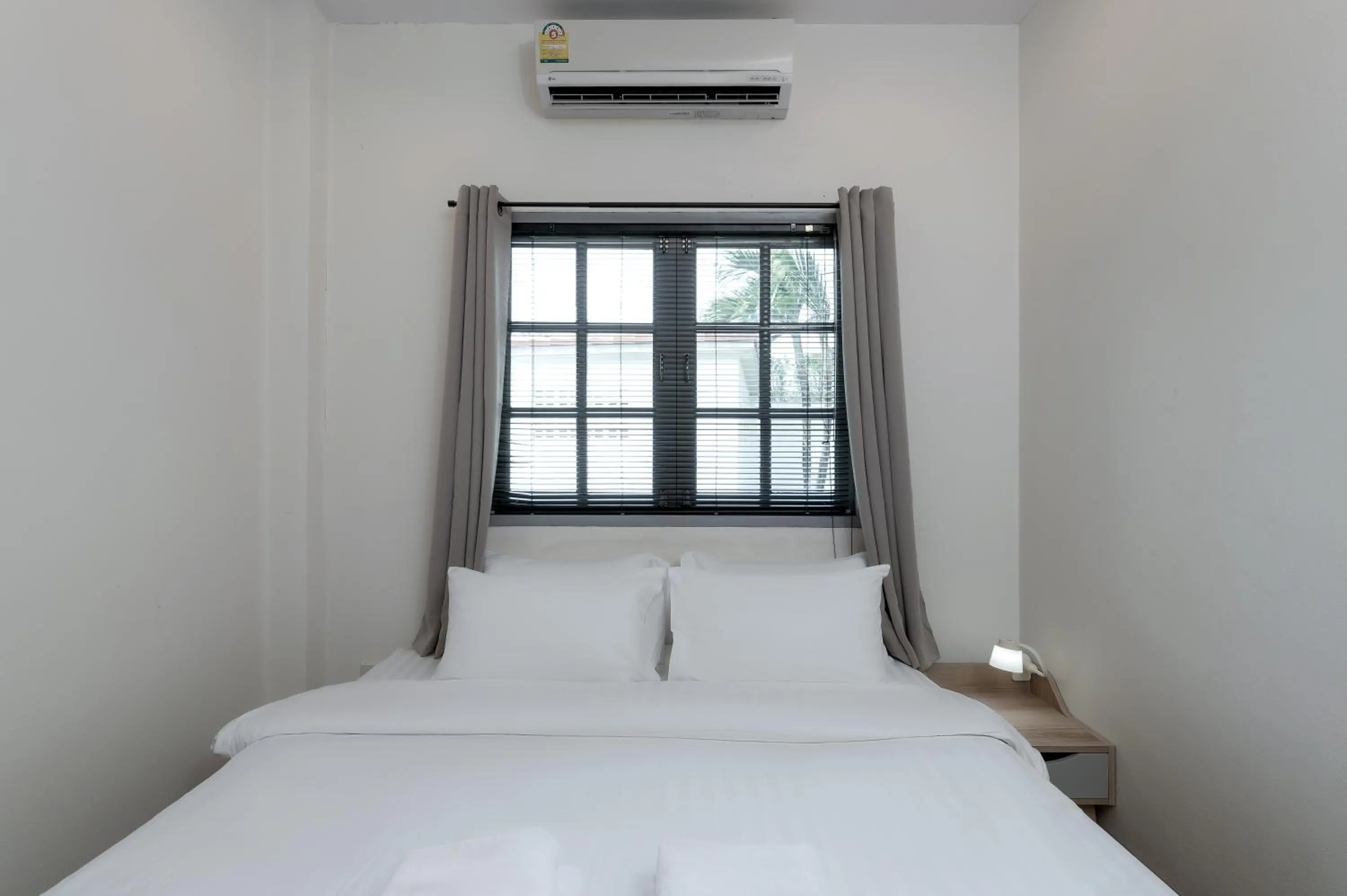 Bedroom, Bed in Orchid Paradise Homes 25