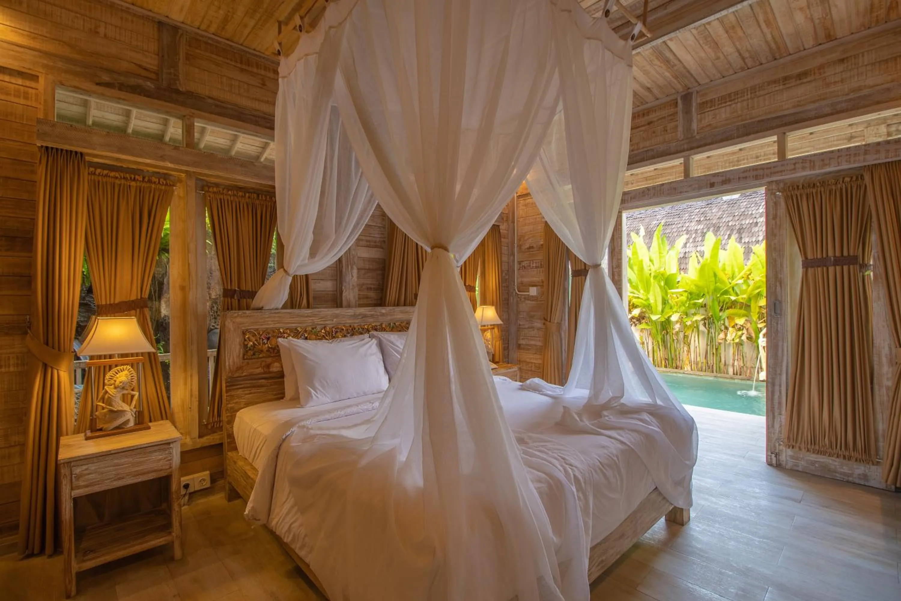 Photo of the whole room, Bed in Wana Shanti Villa