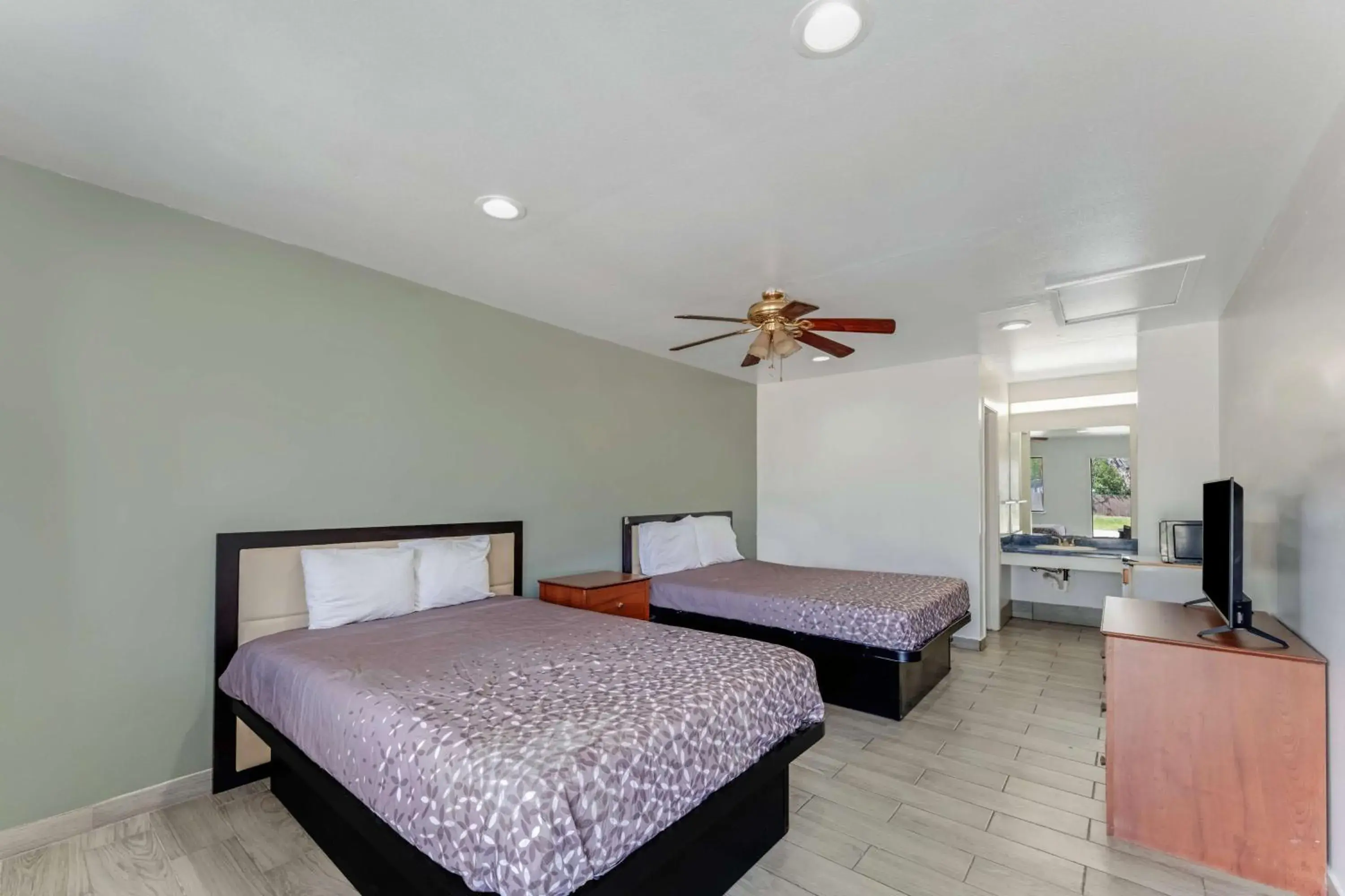 Bedroom, Bed in Americas Best Value Inn San Antonio Downtown Riverwalk Bedroom, Bed in Americas Best Value Inn San Antonio Downtown Riverwalk