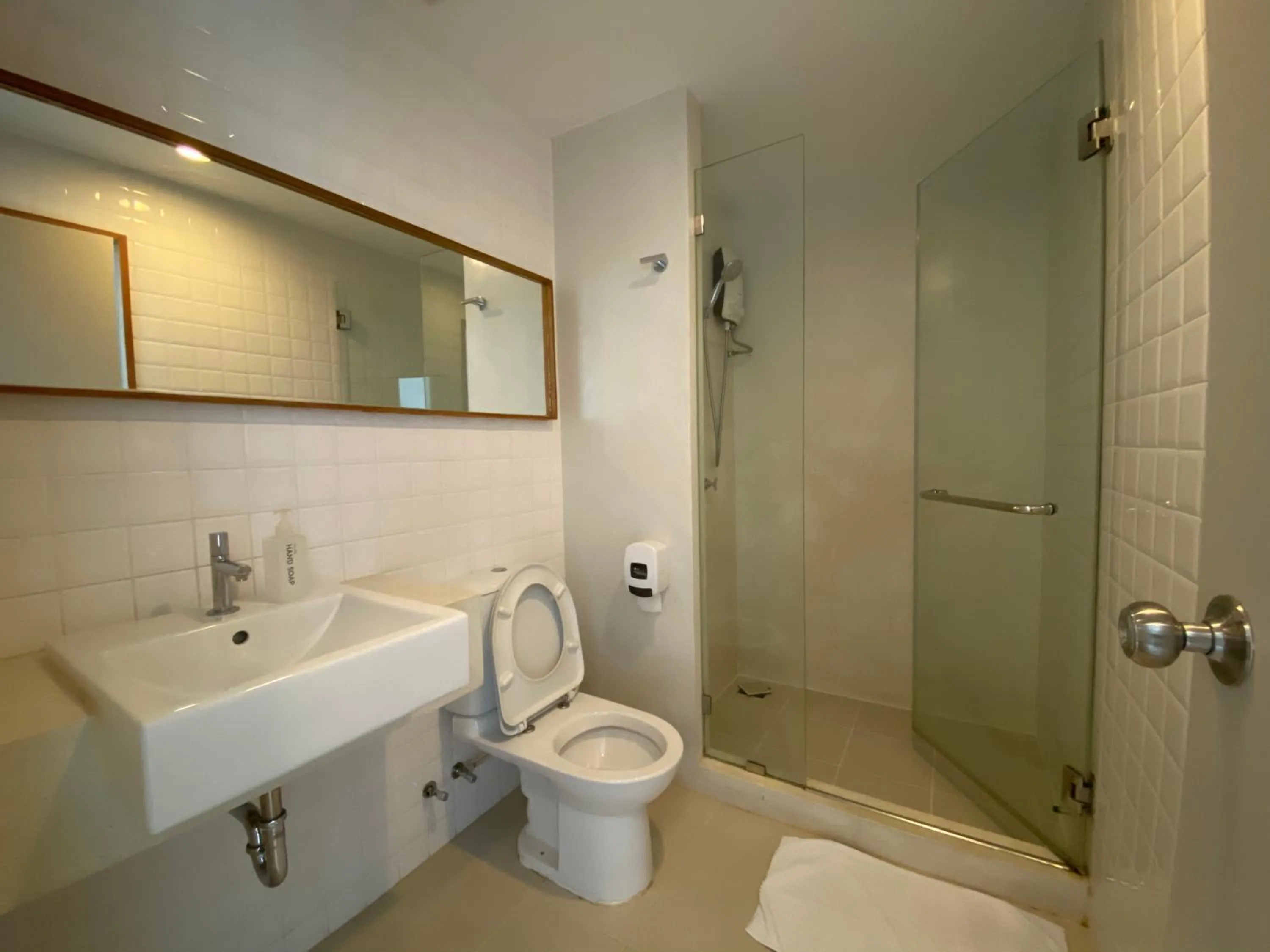 Shower in CHERN Bangkok