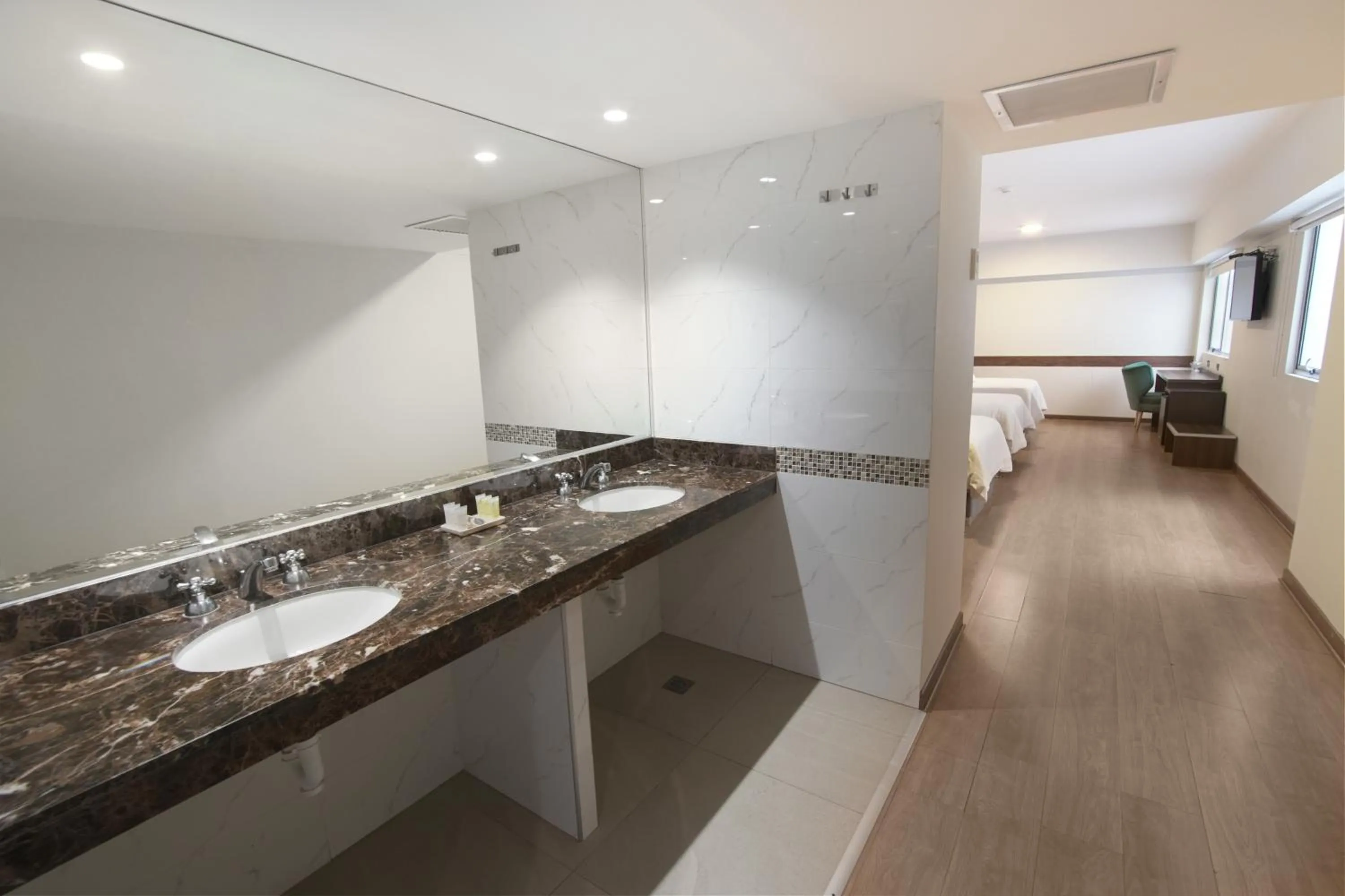 Bathroom in Hotel Britania Crystal Collection