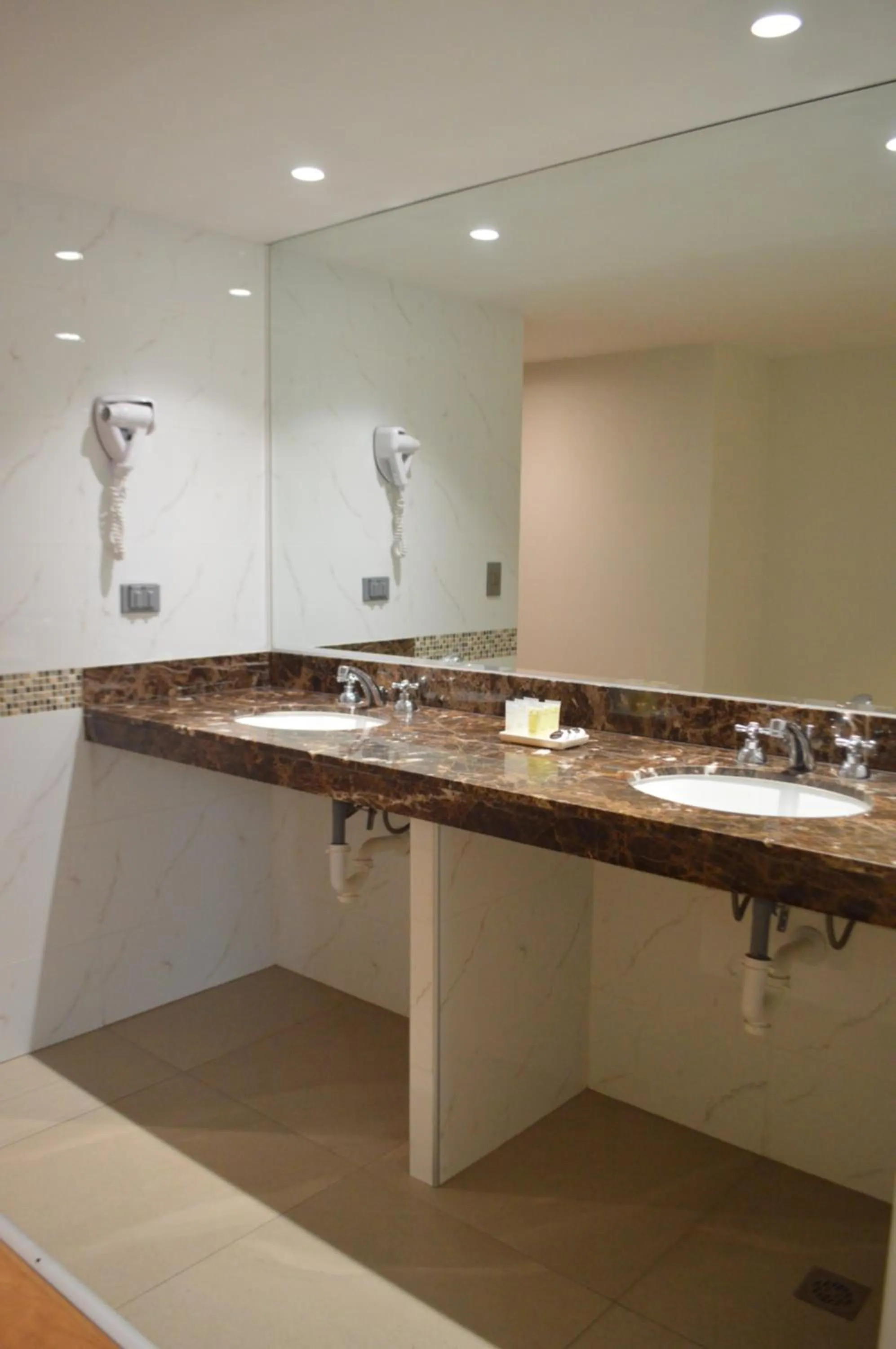 Bathroom in Hotel Britania Crystal Collection