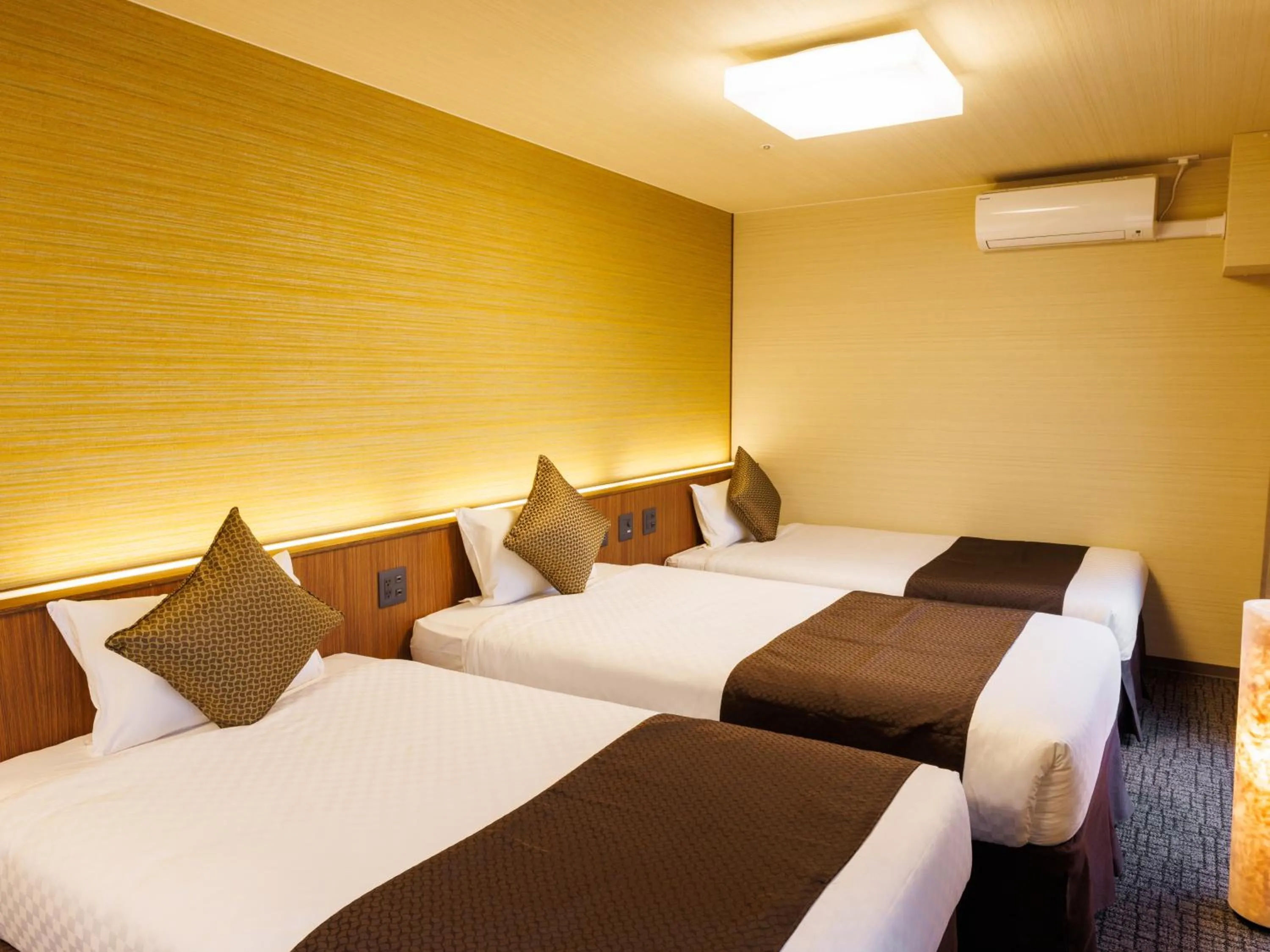 Bed in KAMENOI HOTEL Yamato Heguri