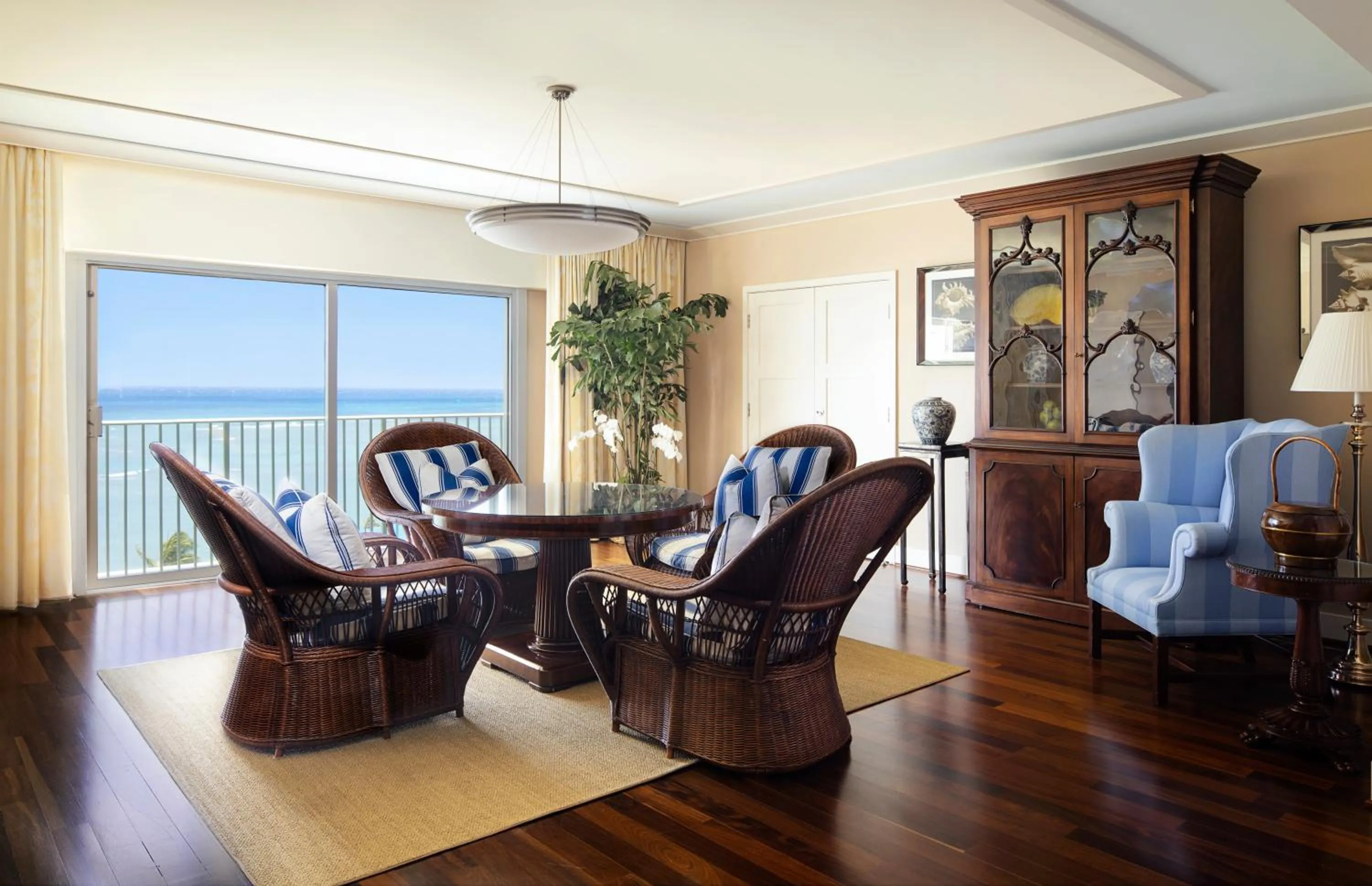 Living room in The Kahala Hotel and Resort