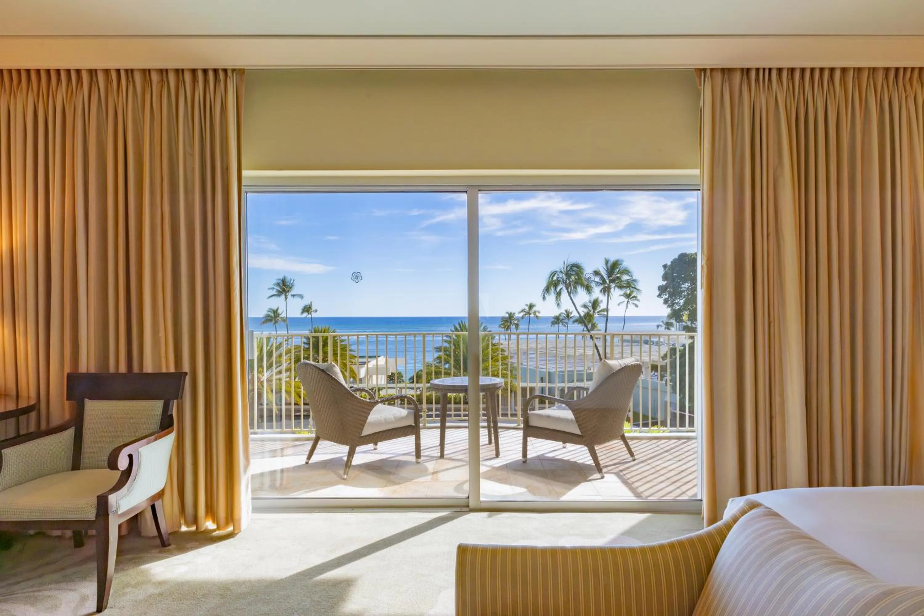 Bedroom, Bed in The Kahala Hotel and Resort