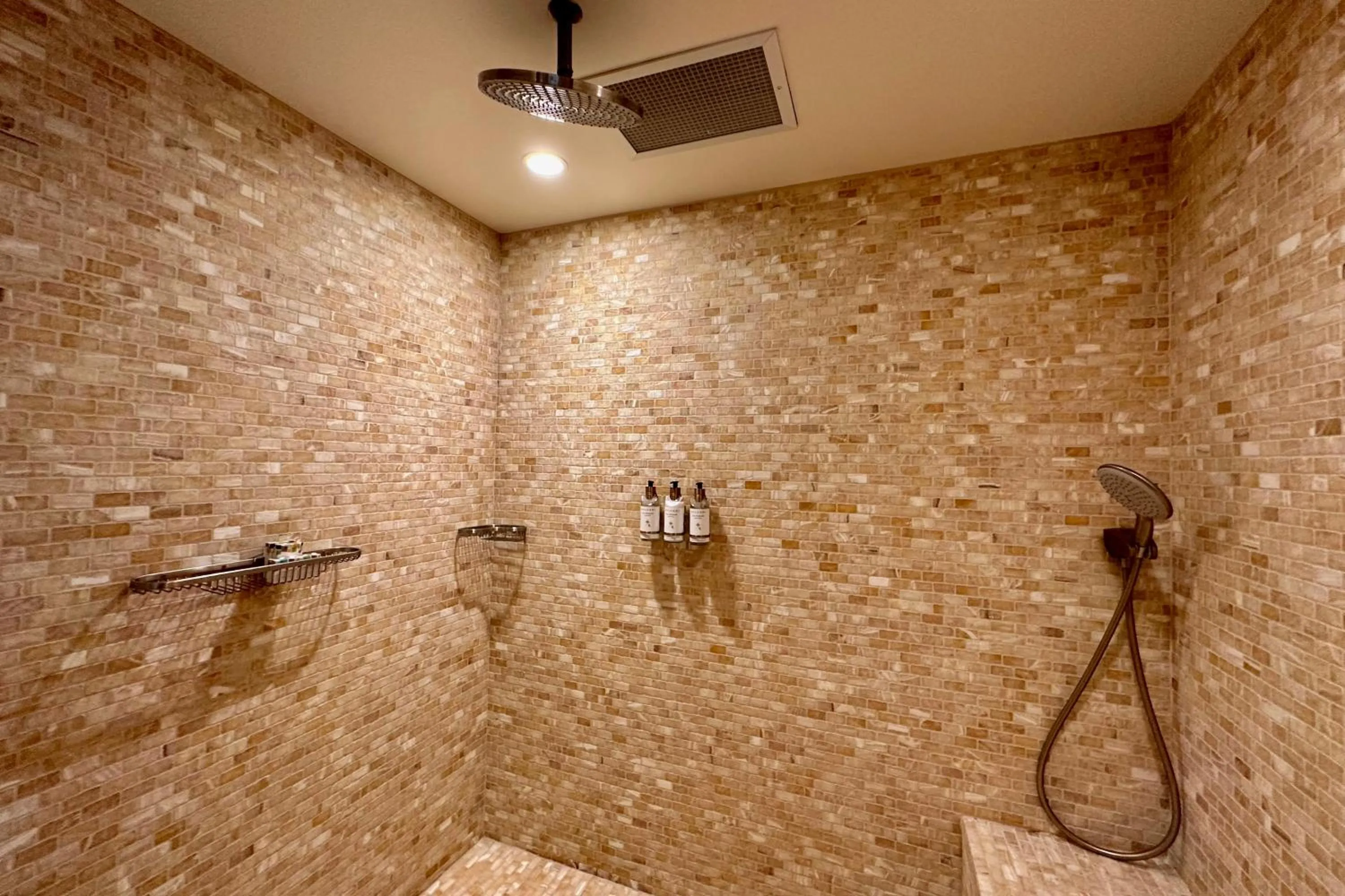 Shower in The Kahala Hotel and Resort