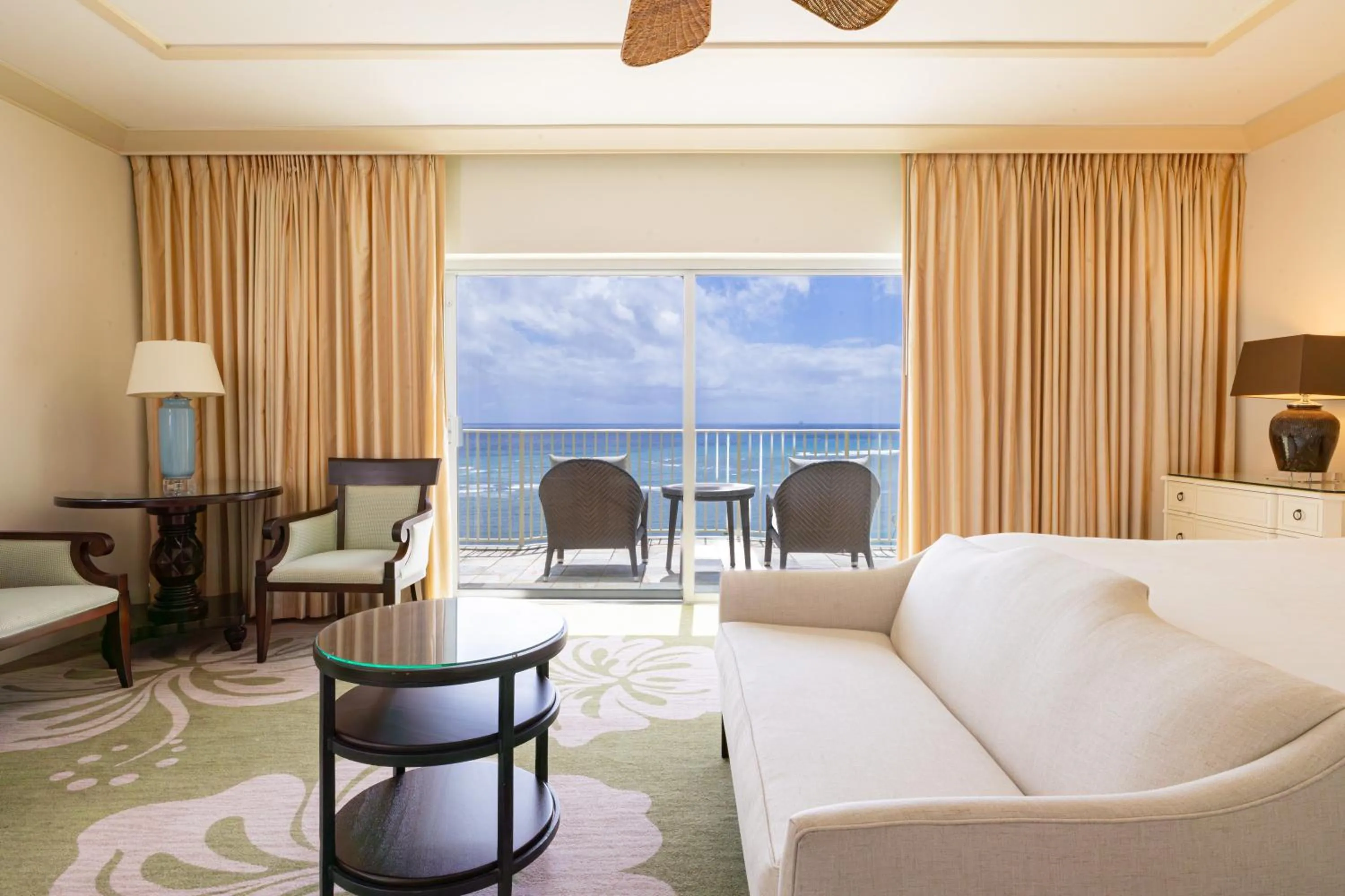 Bedroom, Bed in The Kahala Hotel and Resort