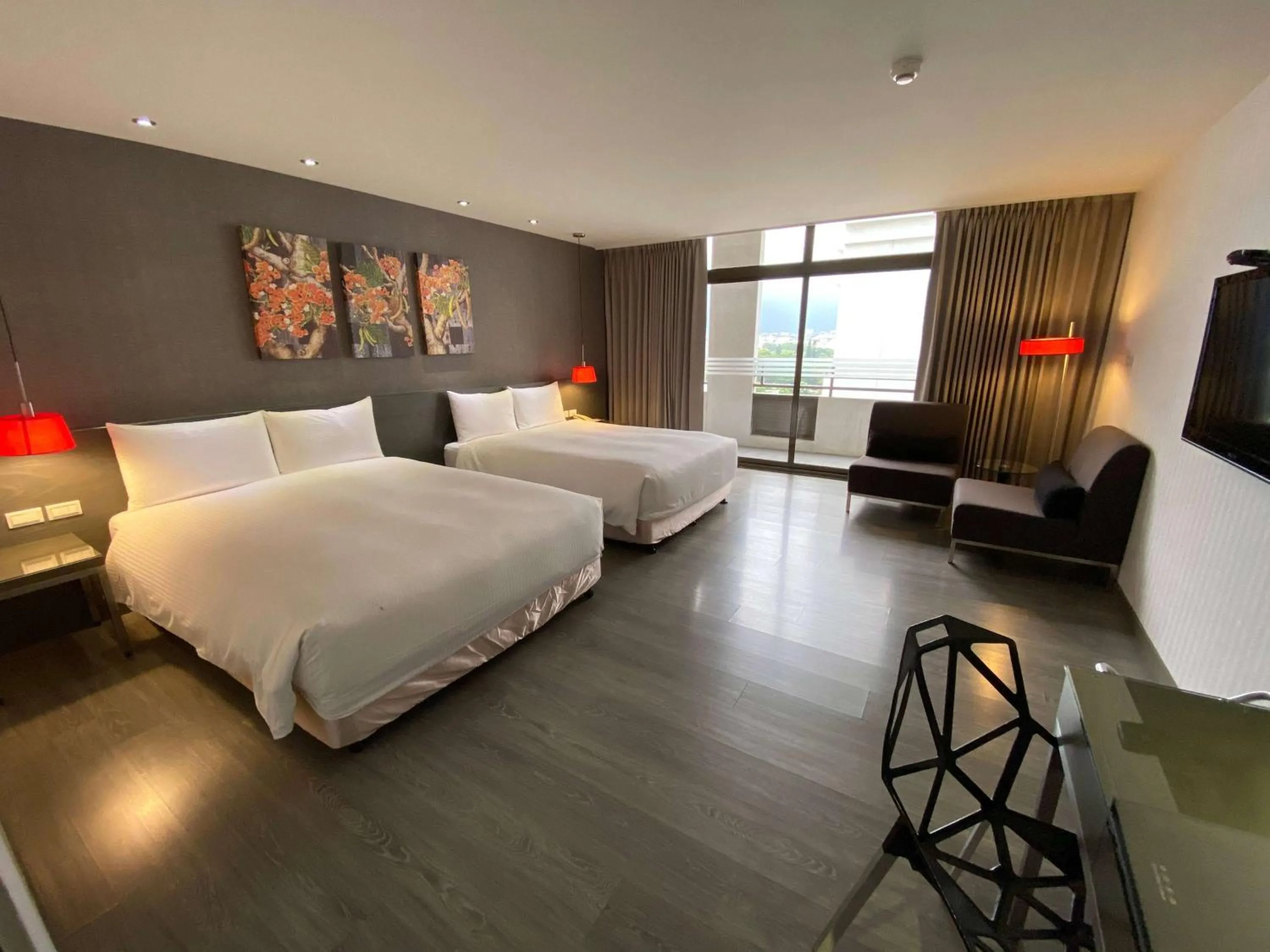 Photo of the whole room, Bed in Ramada Encore By Wyndham Hualien