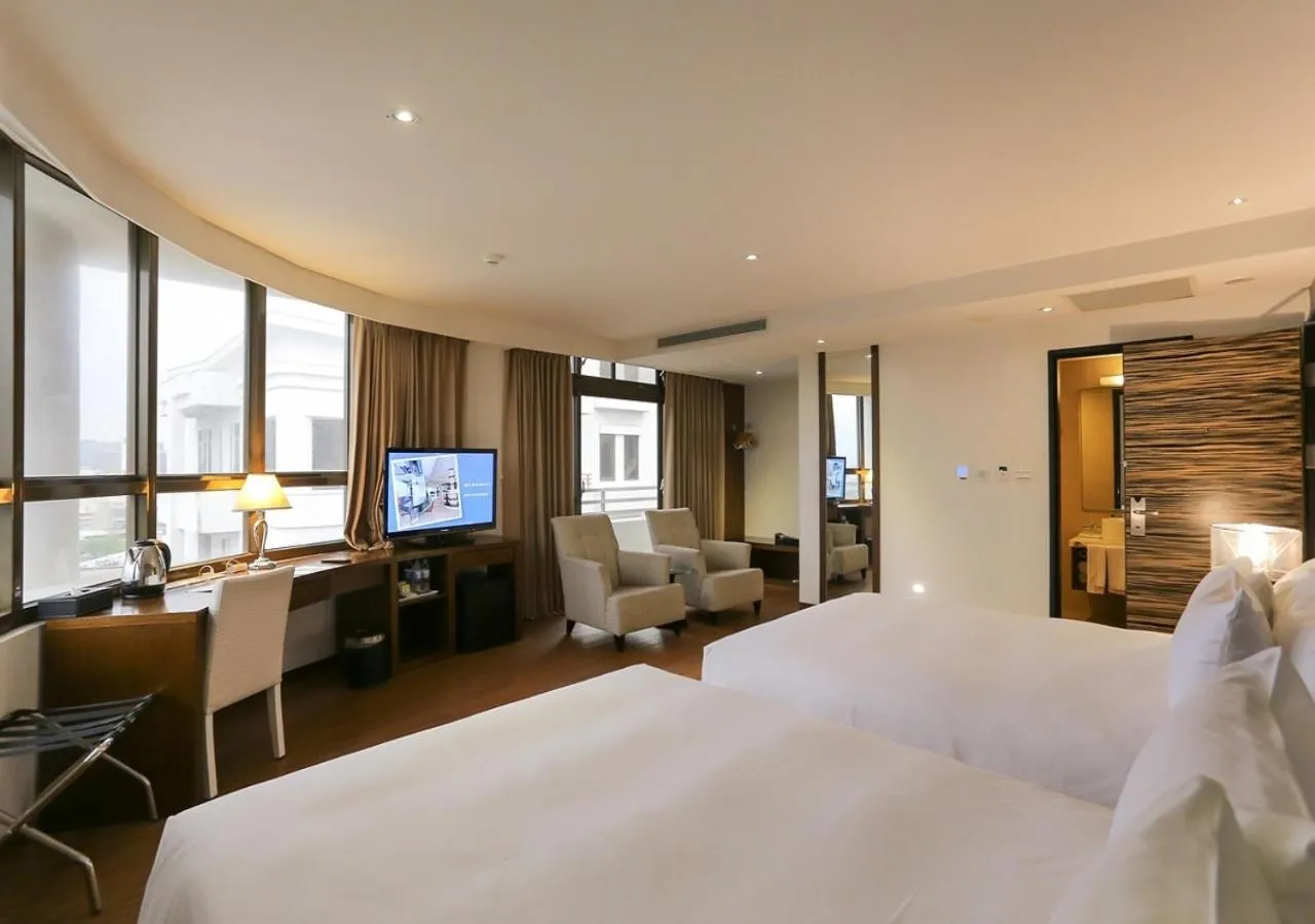 Photo of the whole room, Bed in Ramada Encore By Wyndham Hualien