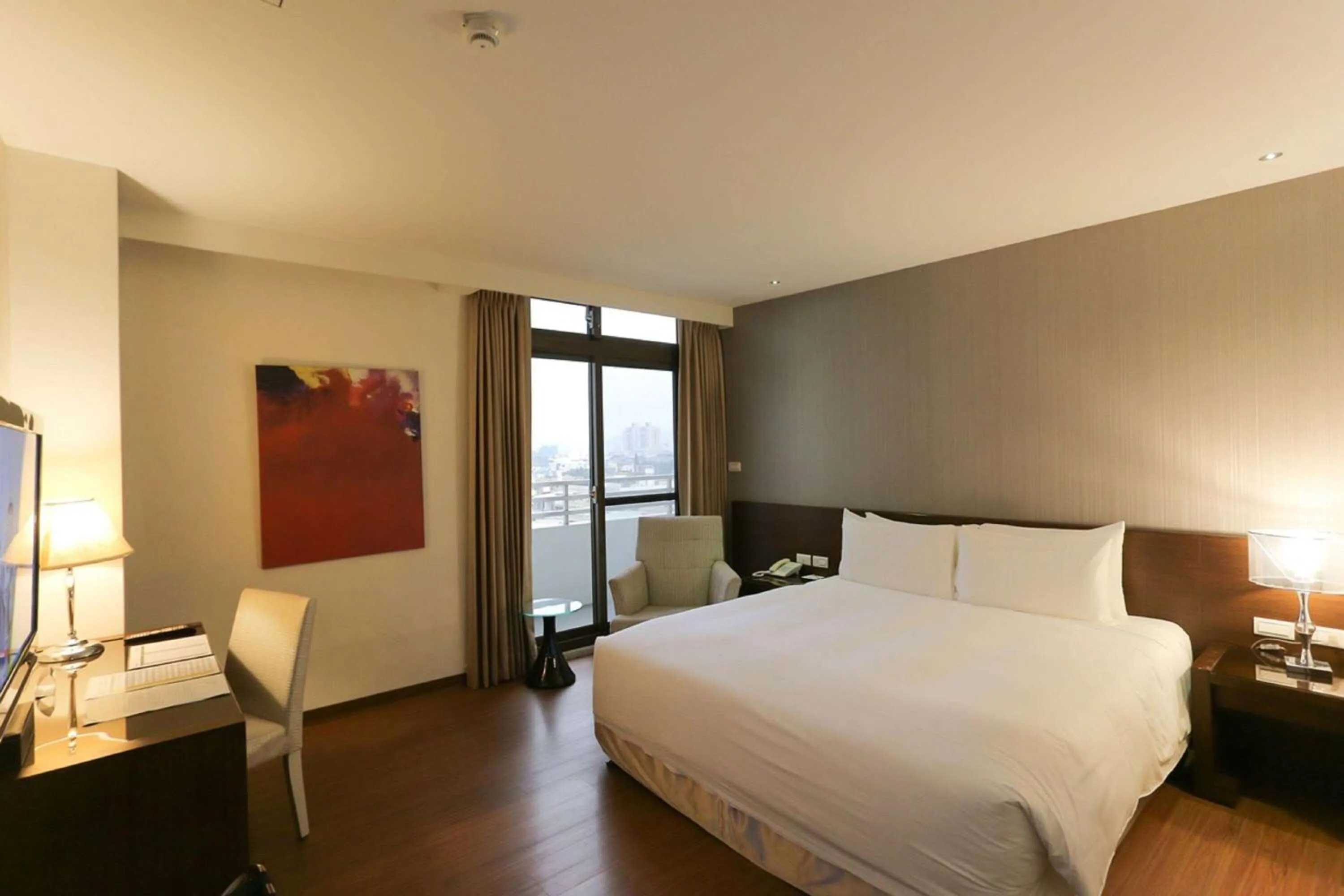 Photo of the whole room, Bed in Ramada Encore By Wyndham Hualien